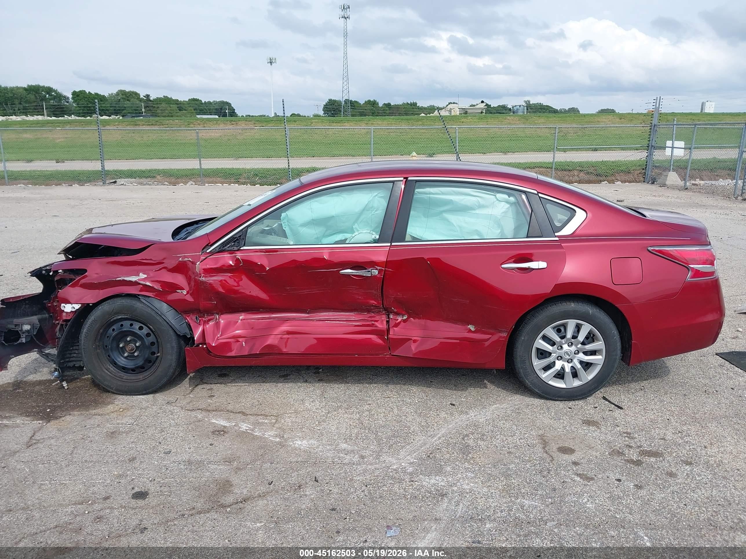 2015 Nissan Altima 2.5 S Red vin: 1N4AL3APXFC105490