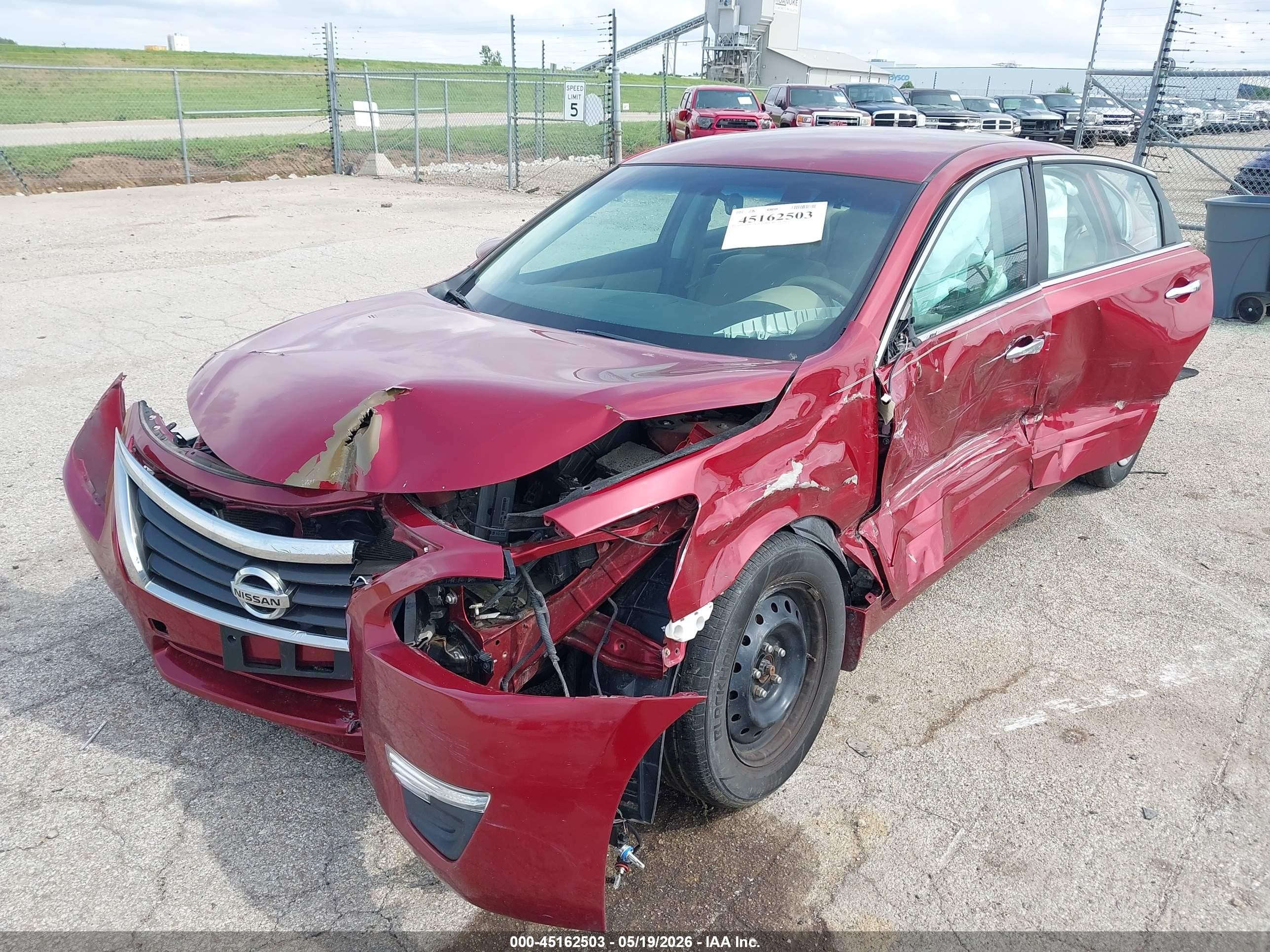 2015 Nissan Altima 2.5 S Red vin: 1N4AL3APXFC105490