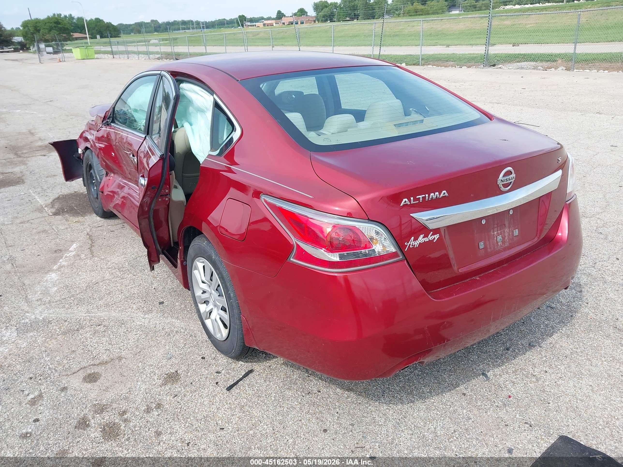2015 Nissan Altima 2.5 S Red vin: 1N4AL3APXFC105490