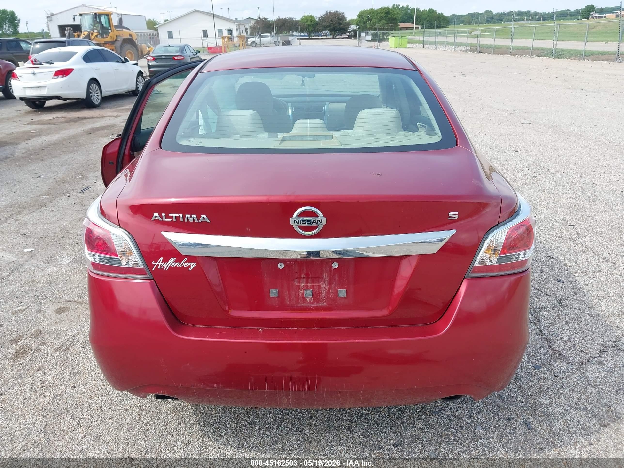 2015 Nissan Altima 2.5 S Red vin: 1N4AL3APXFC105490