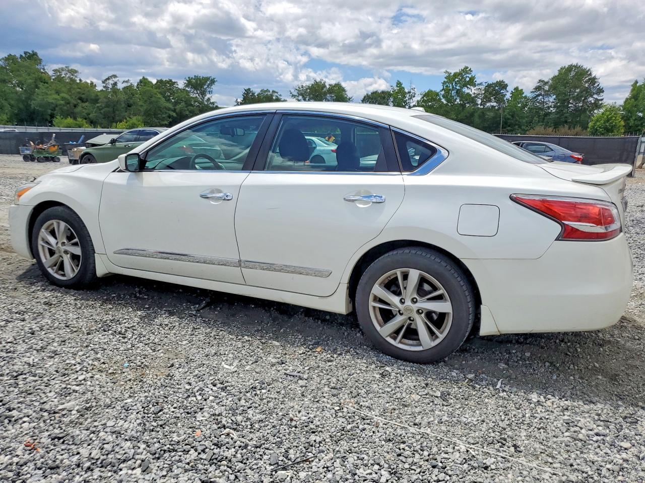 2015 Nissan Altima 2.5 Sv White vin: 1N4AL3APXFC108146