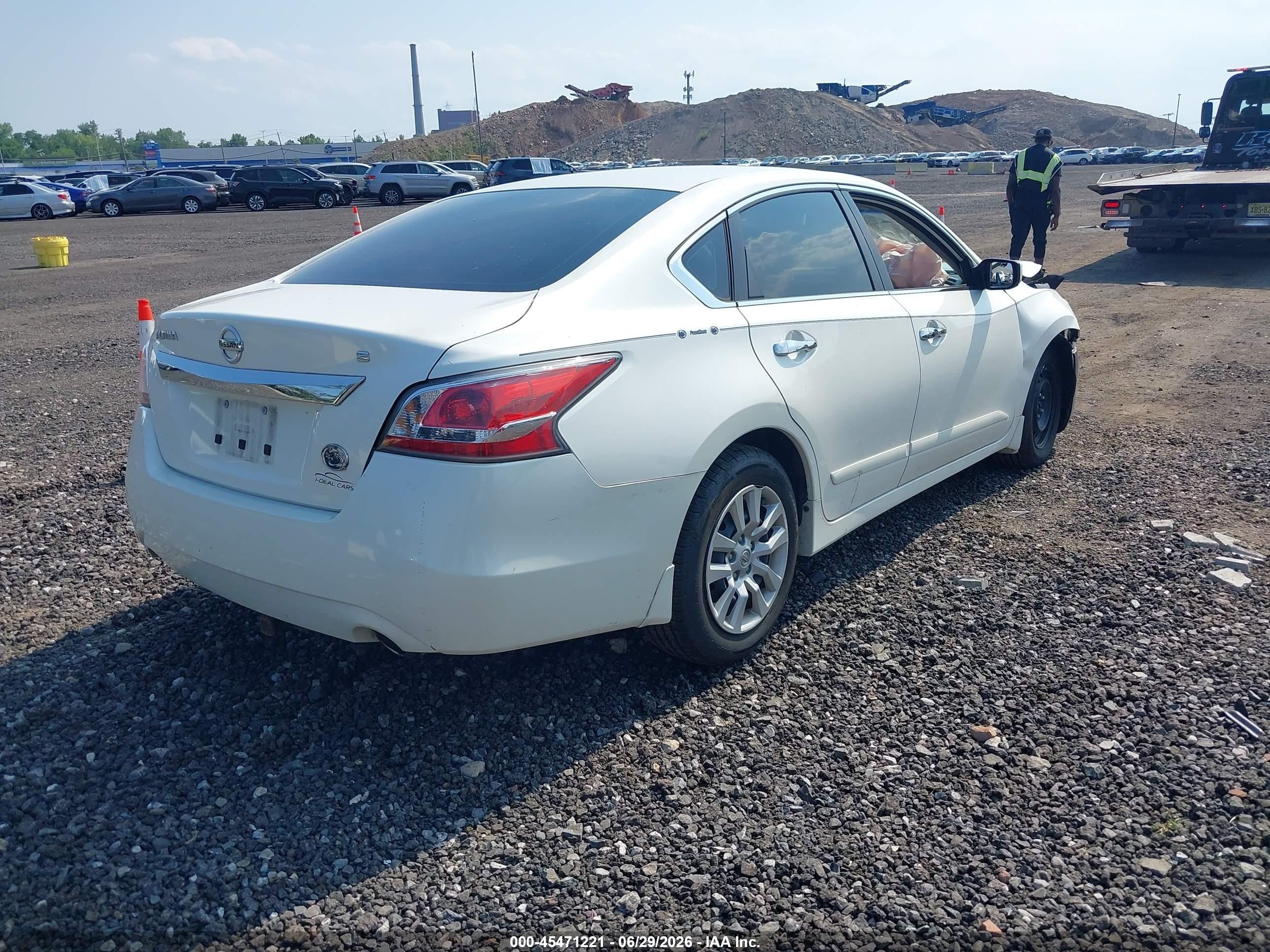 2015 Nissan Altima 2.5 S Белый vin: 1N4AL3APXFC109779