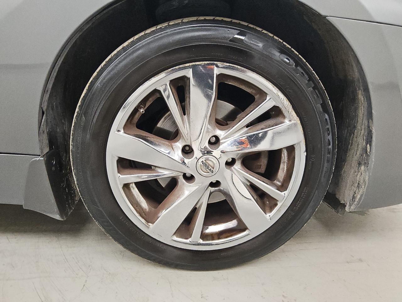 2015 Nissan Altima 2.5 Sv Gray vin: 1N4AL3APXFC111032 Damage: Right Front Wheel, Curb Rash, > 12 Inches