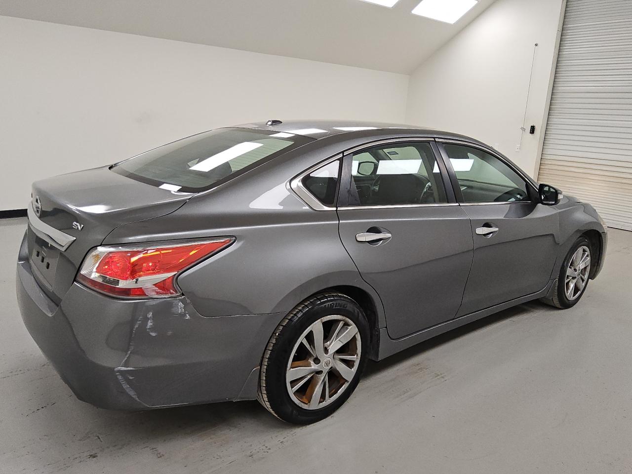 2015 Nissan Altima 2.5 Sv Gray vin: 1N4AL3APXFC111032 Damage: Right Front Tire, Worn, Replacement Required