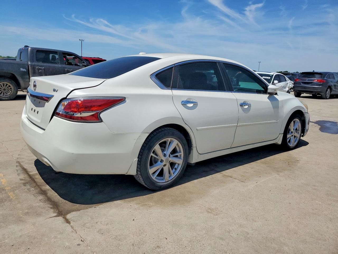 2015 Nissan Altima 2.5 Sv White vin: 1N4AL3APXFC124301