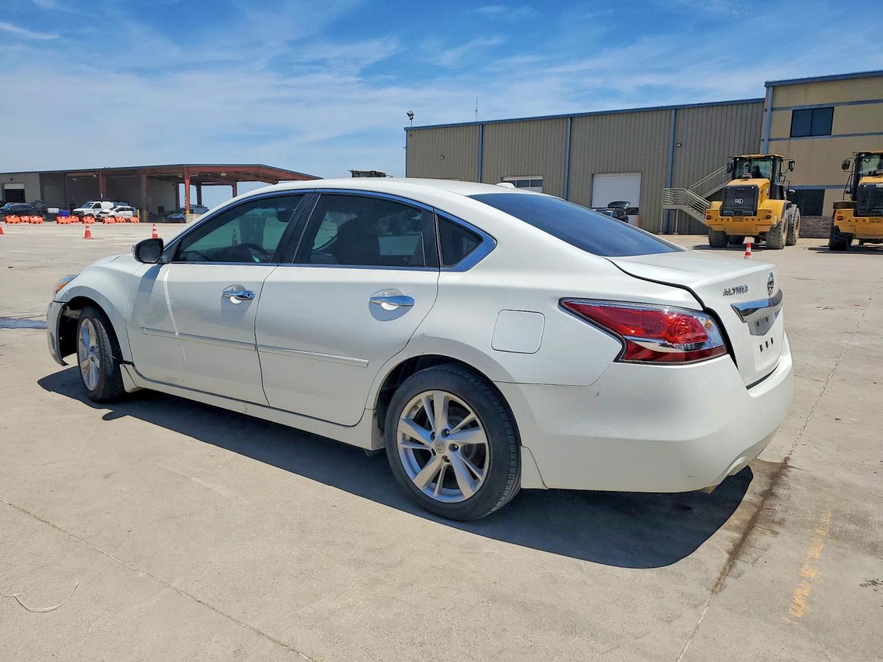 2015 Nissan Altima 2.5 Sv White vin: 1N4AL3APXFC124301