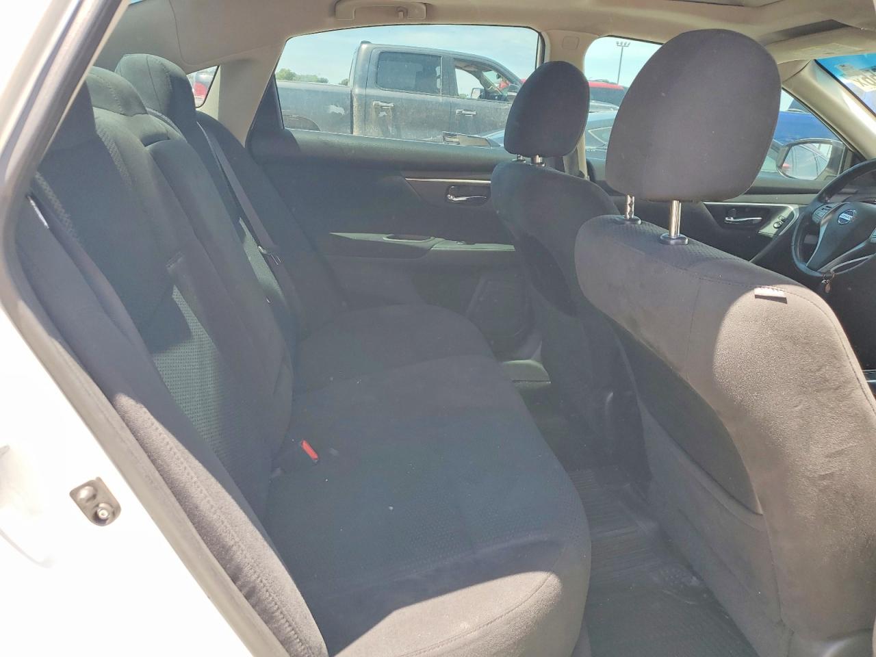 2015 Nissan Altima 2.5 Sv White vin: 1N4AL3APXFC124301