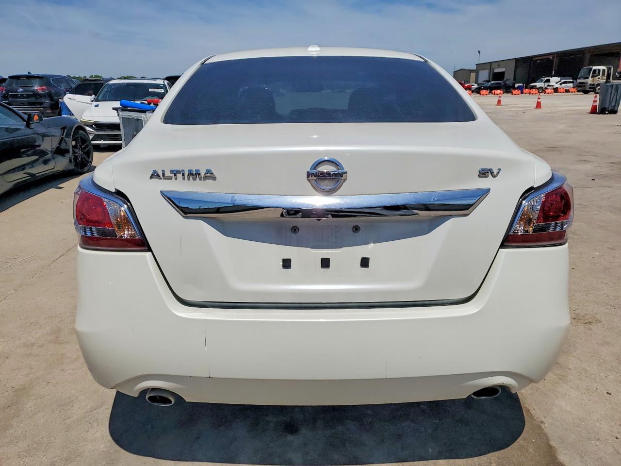 2015 Nissan Altima 2.5 Sv White vin: 1N4AL3APXFC124301
