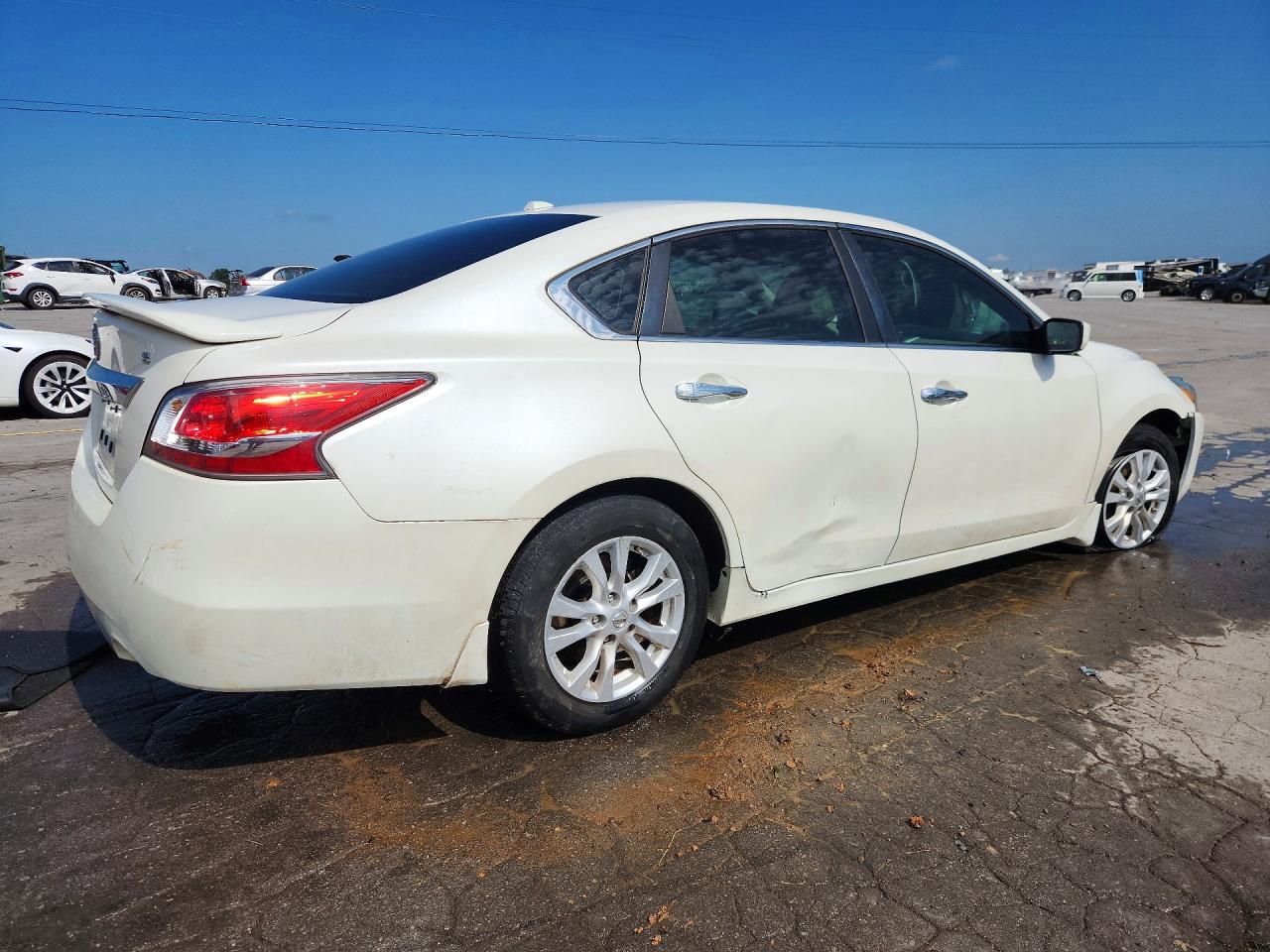2015 Nissan Altima 2.5 S White vin: 1N4AL3APXFC143253