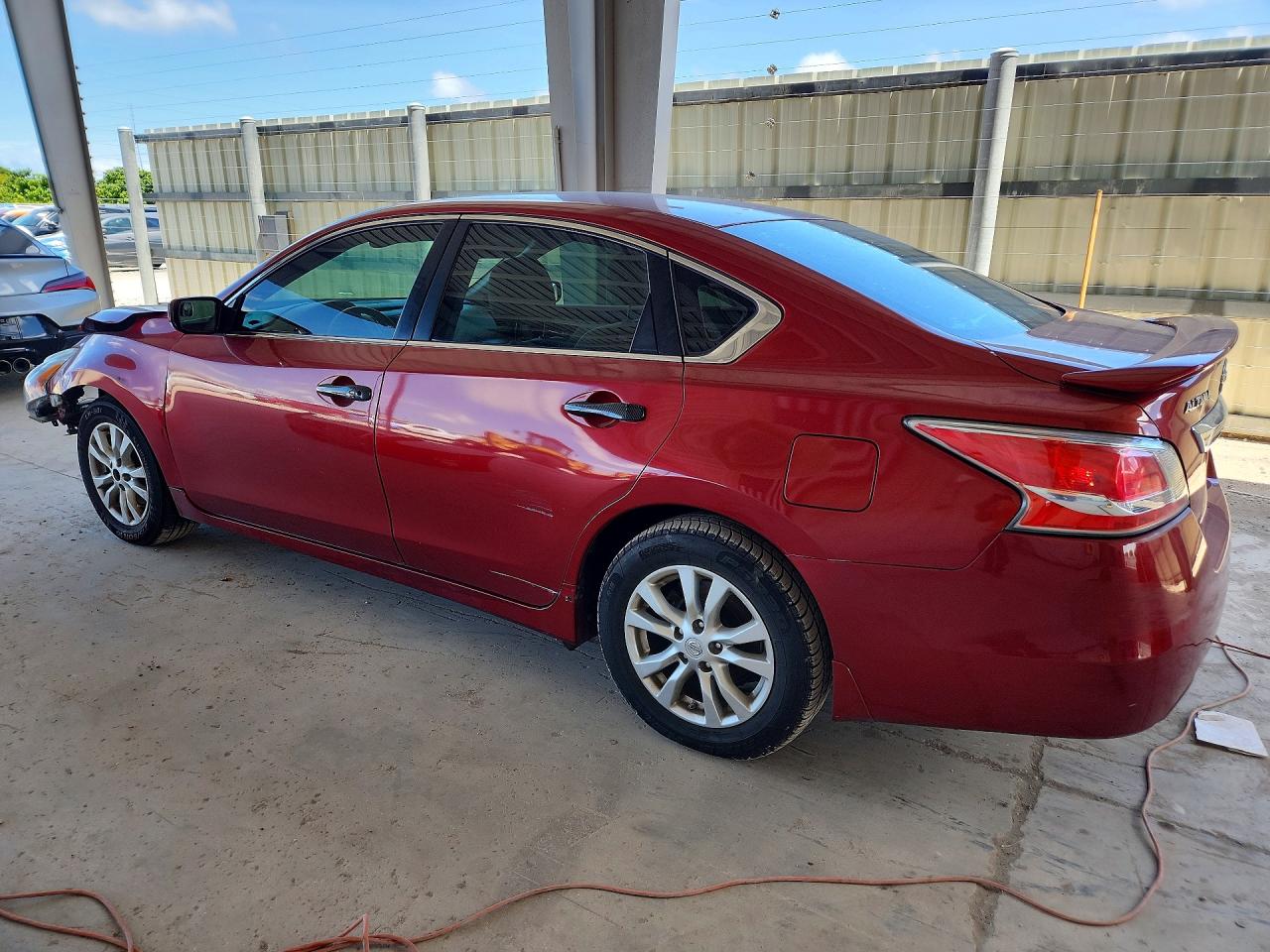 2015 Nissan Altima 2.5 S Red vin: 1N4AL3APXFC144631