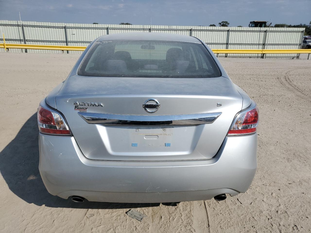 2015 Niss Altima 2.5 S Silver vin: 1N4AL3APXFC195143