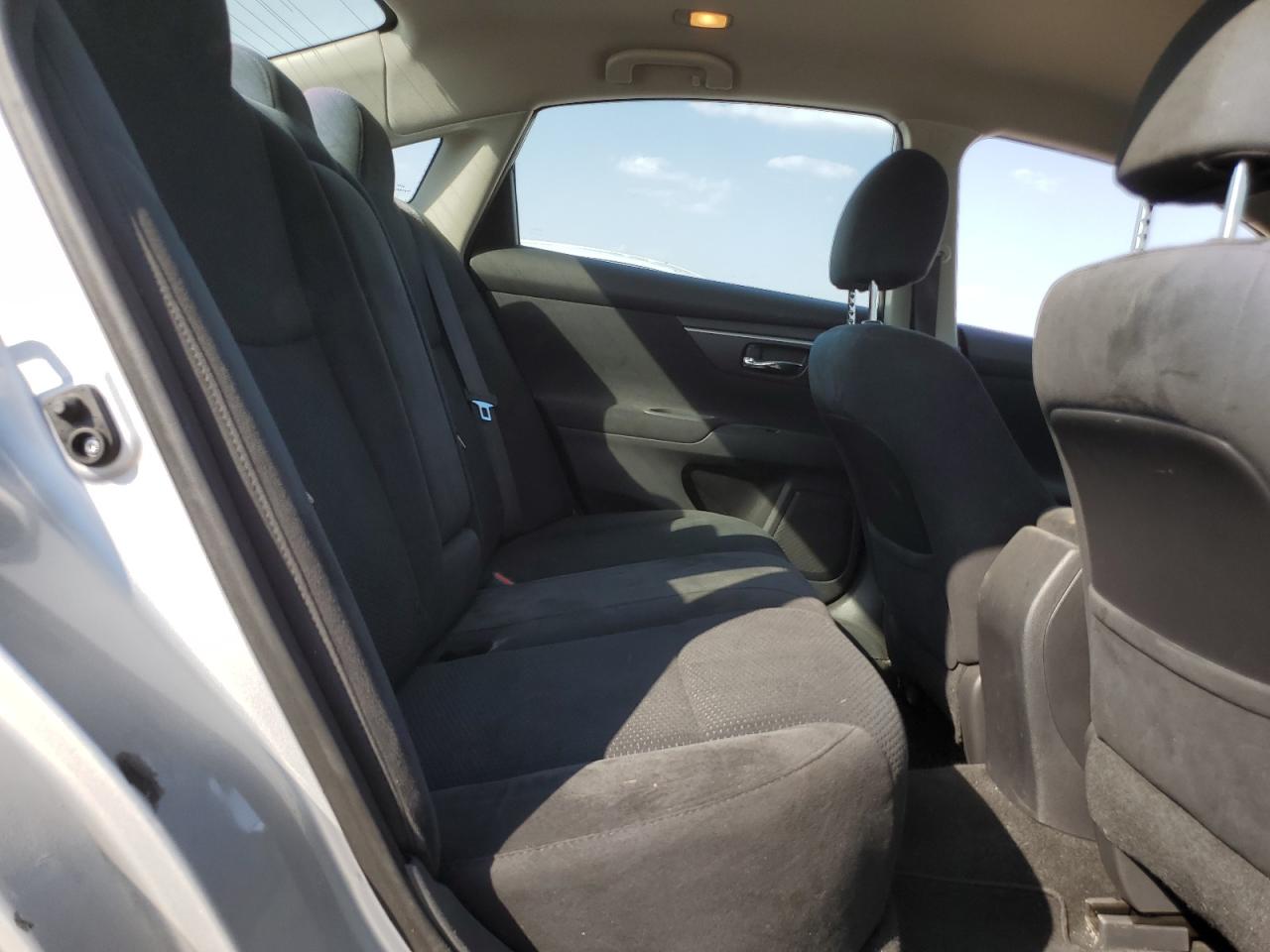 2015 Niss Altima 2.5 S Silver vin: 1N4AL3APXFC195143