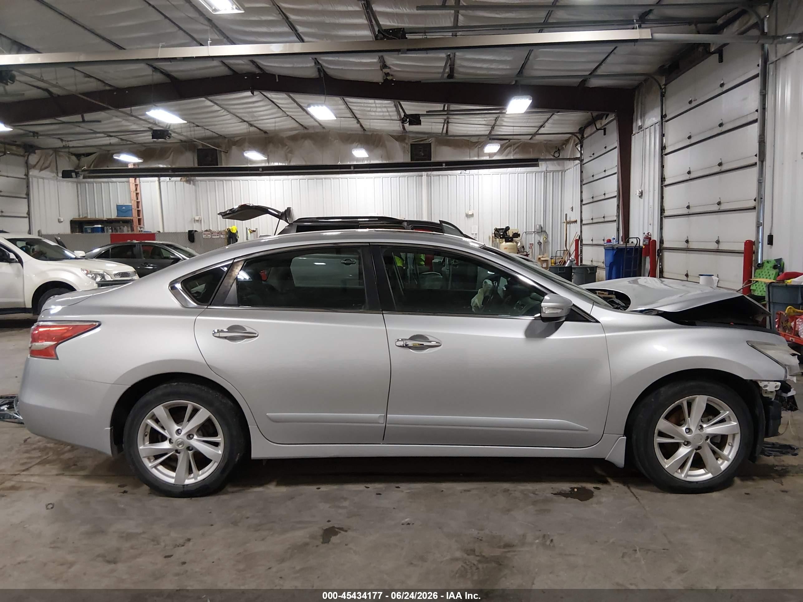 2015 Nissan Altima 2.5 Sv Silver vin: 1N4AL3APXFC195157