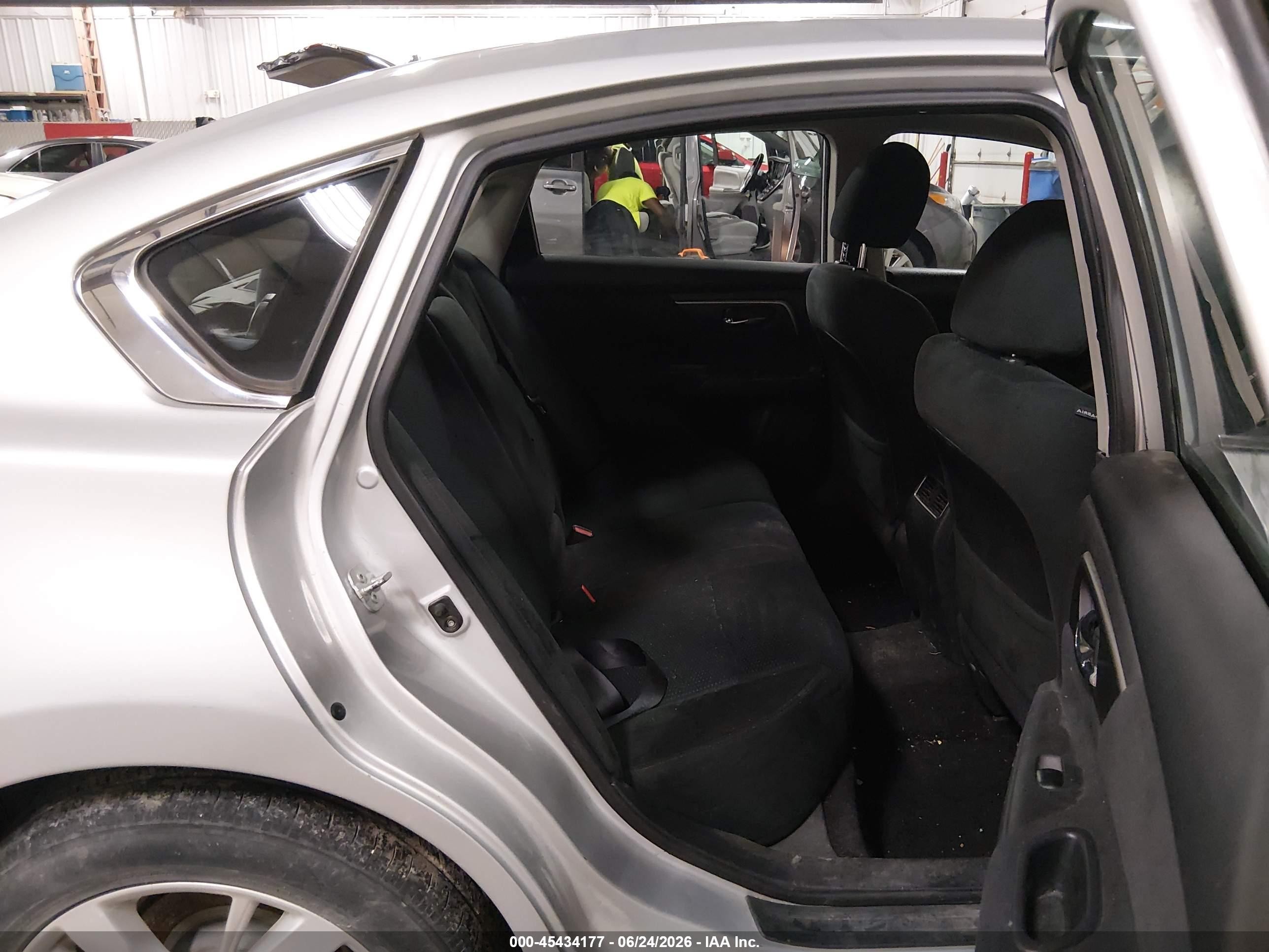 2015 Nissan Altima 2.5 Sv Silver vin: 1N4AL3APXFC195157