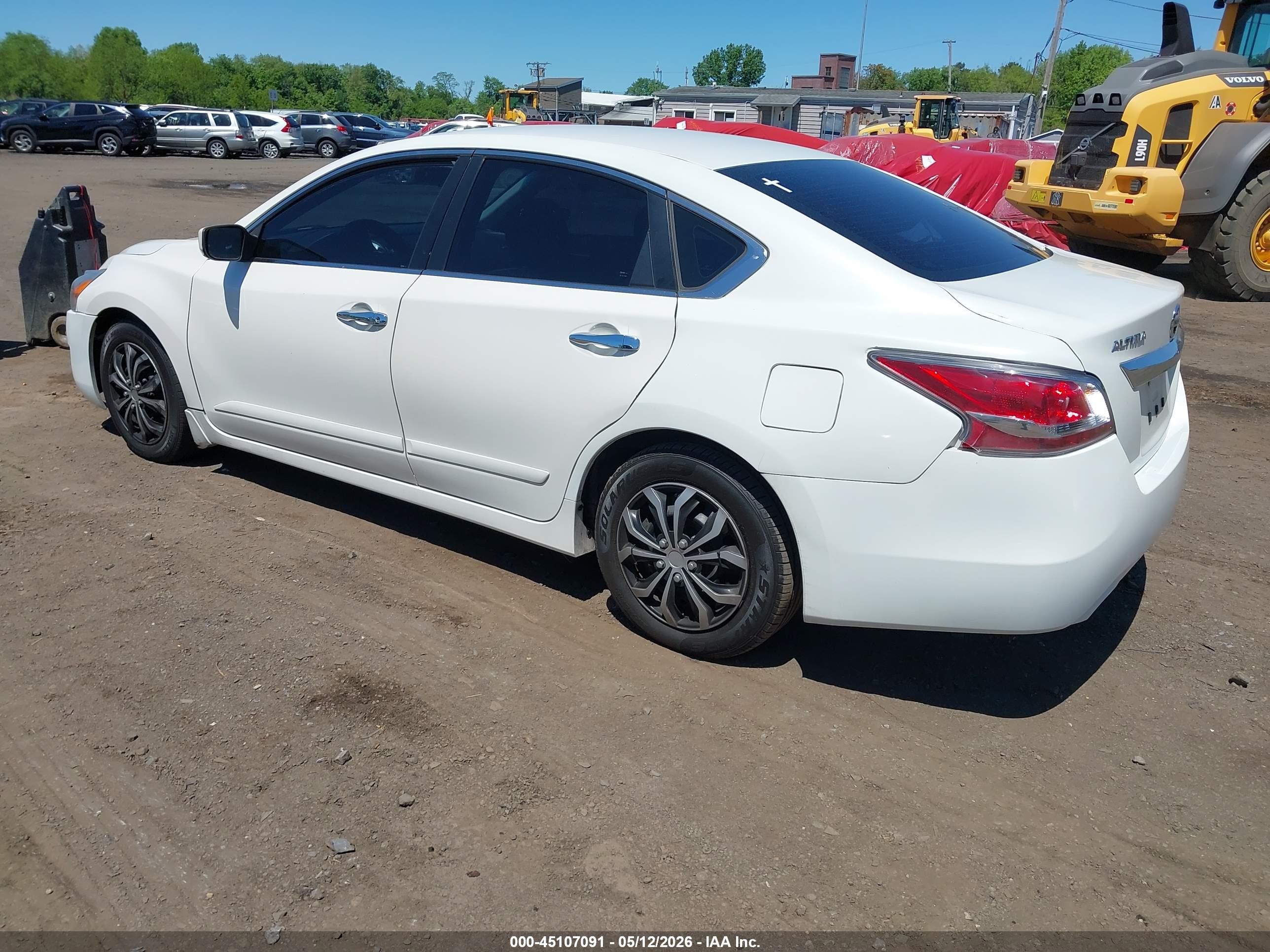2015 Nissan Altima 2.5 S White vin: 1N4AL3APXFC195398