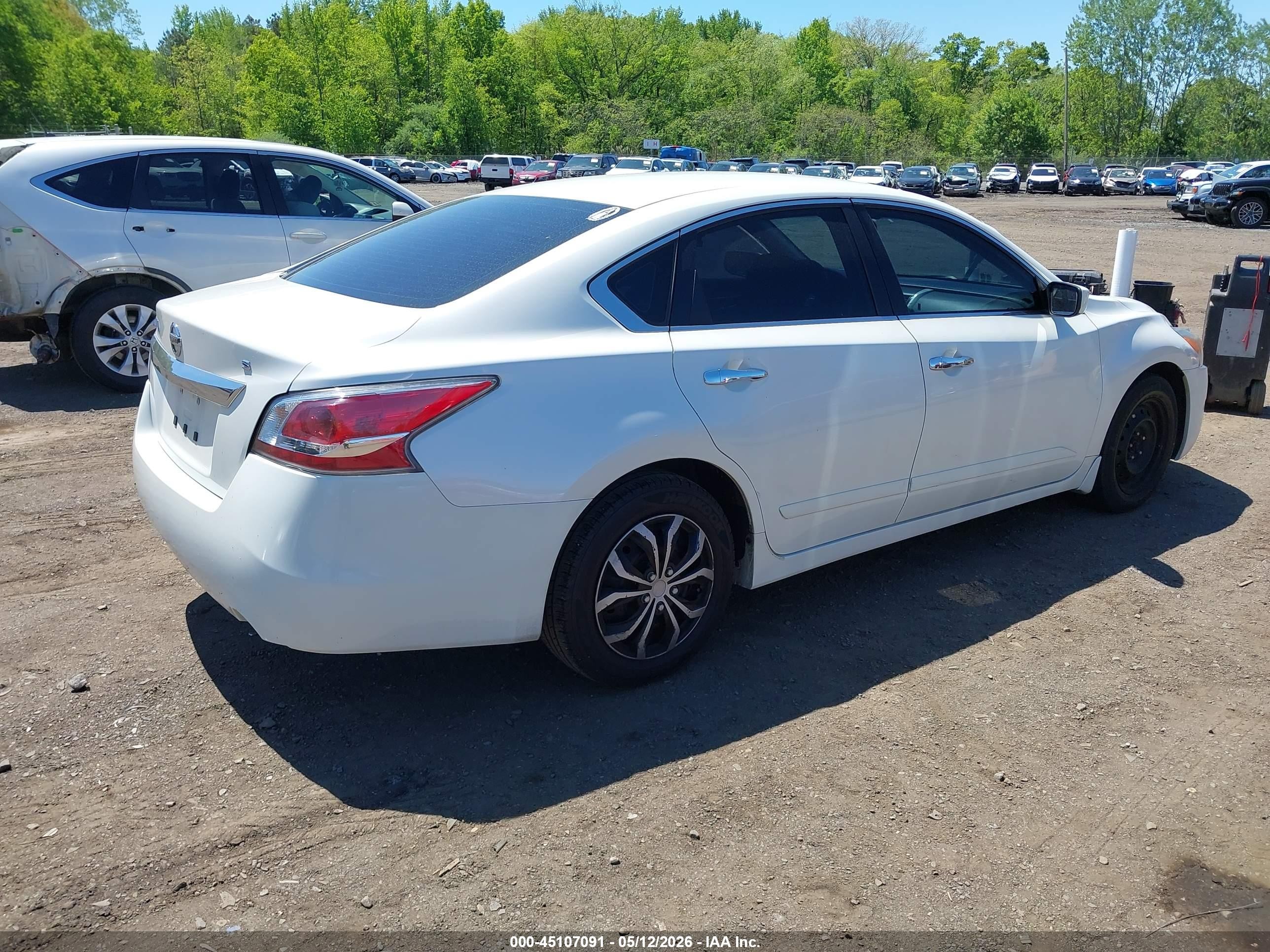 2015 Nissan Altima 2.5 S White vin: 1N4AL3APXFC195398