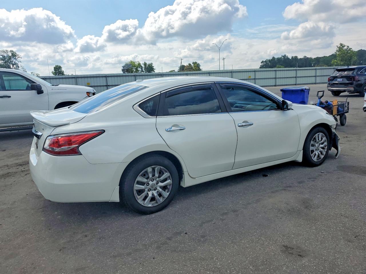 2015 Nissan Altima 2.5 S Белый vin: 1N4AL3APXFC198267