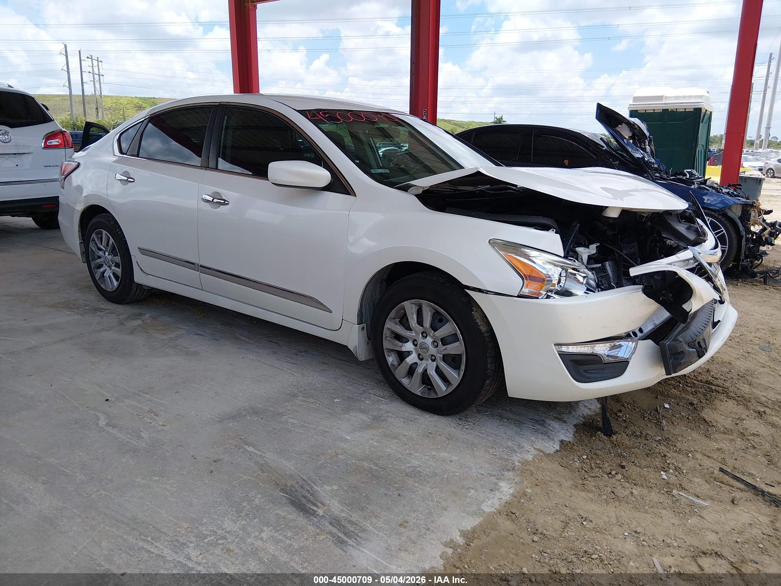 2015 Nissan Altima 2.5 S White vin: 1N4AL3APXFC217769