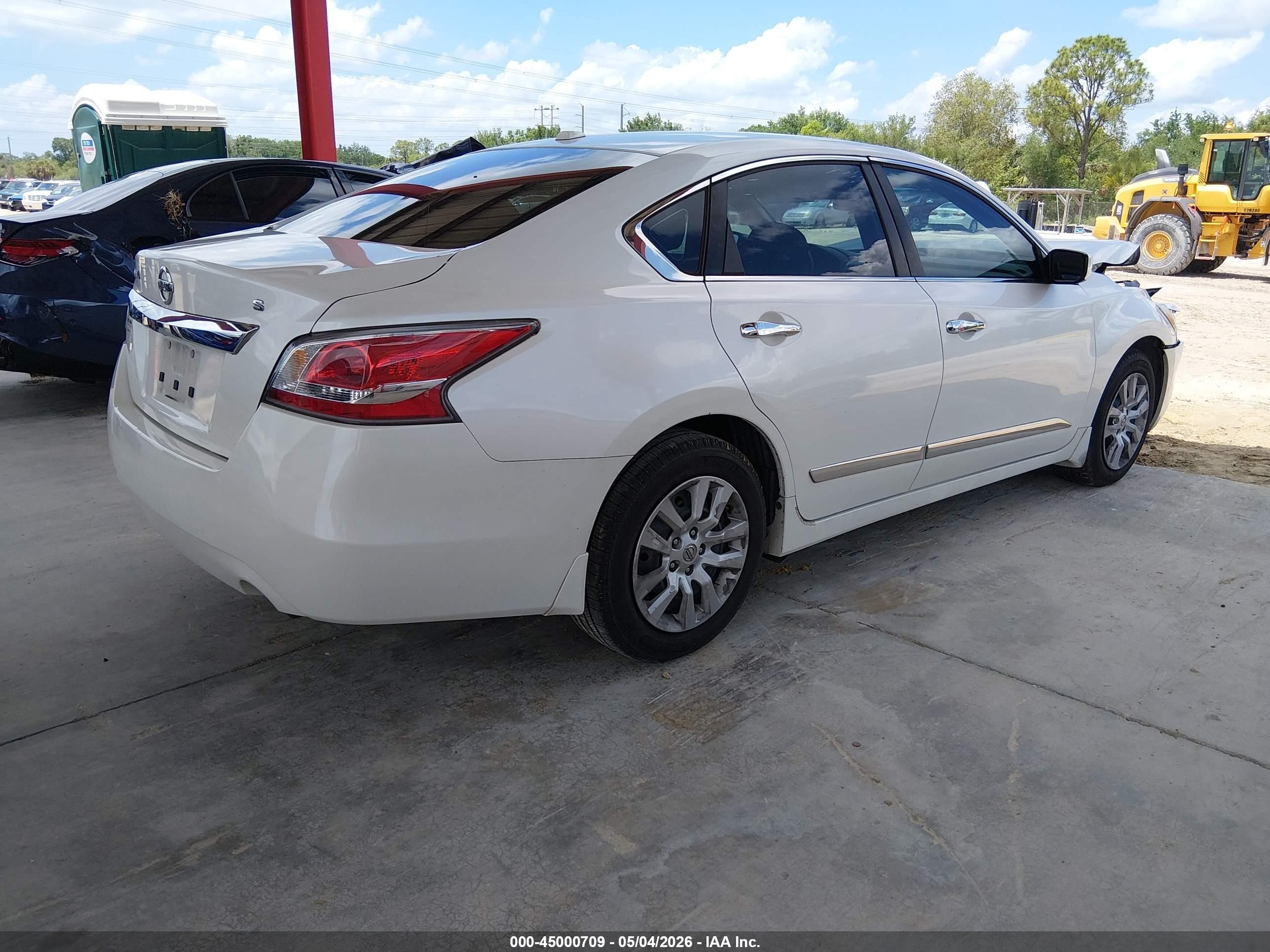 2015 Nissan Altima 2.5 S White vin: 1N4AL3APXFC217769