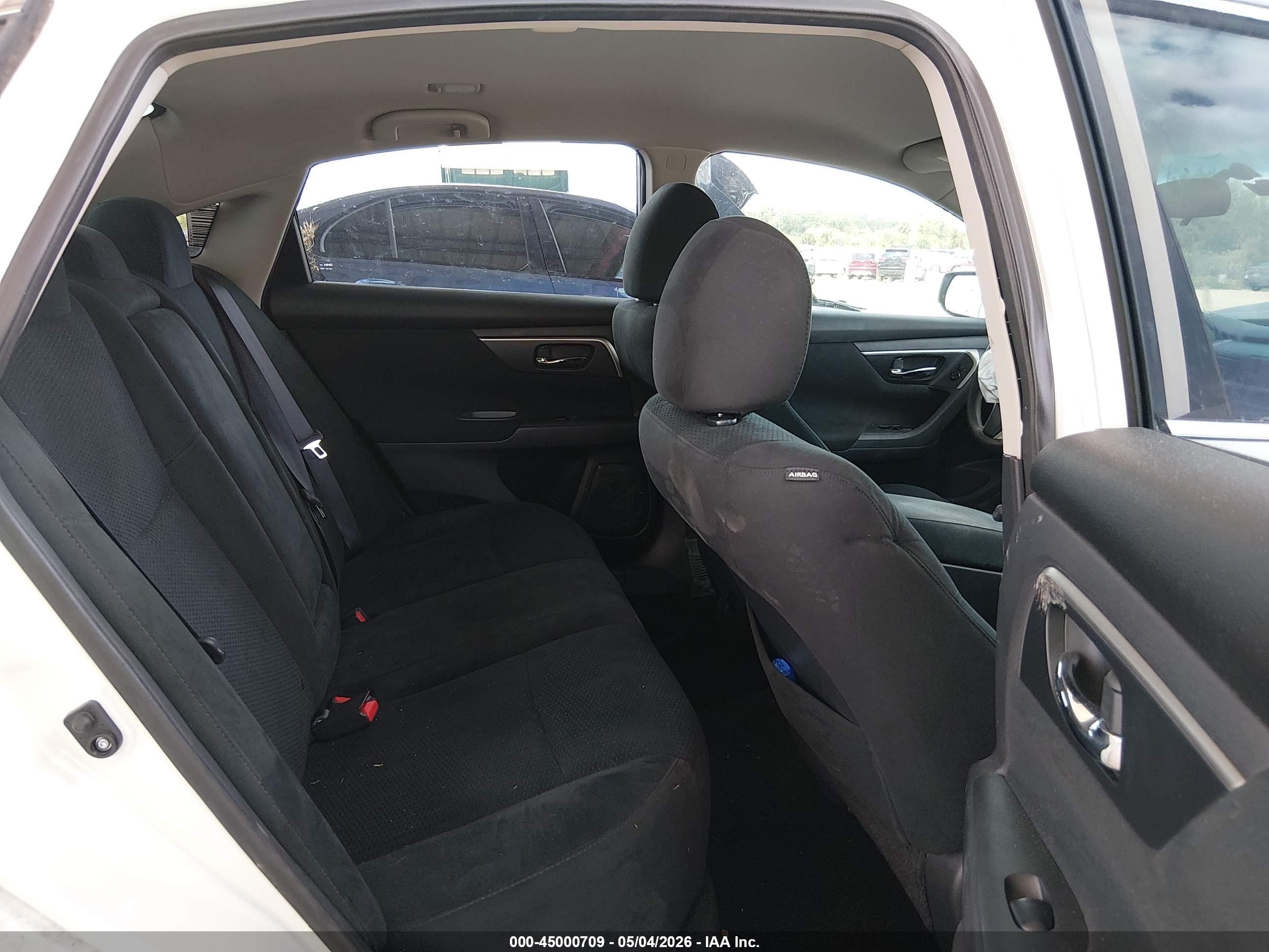2015 Nissan Altima 2.5 S White vin: 1N4AL3APXFC217769