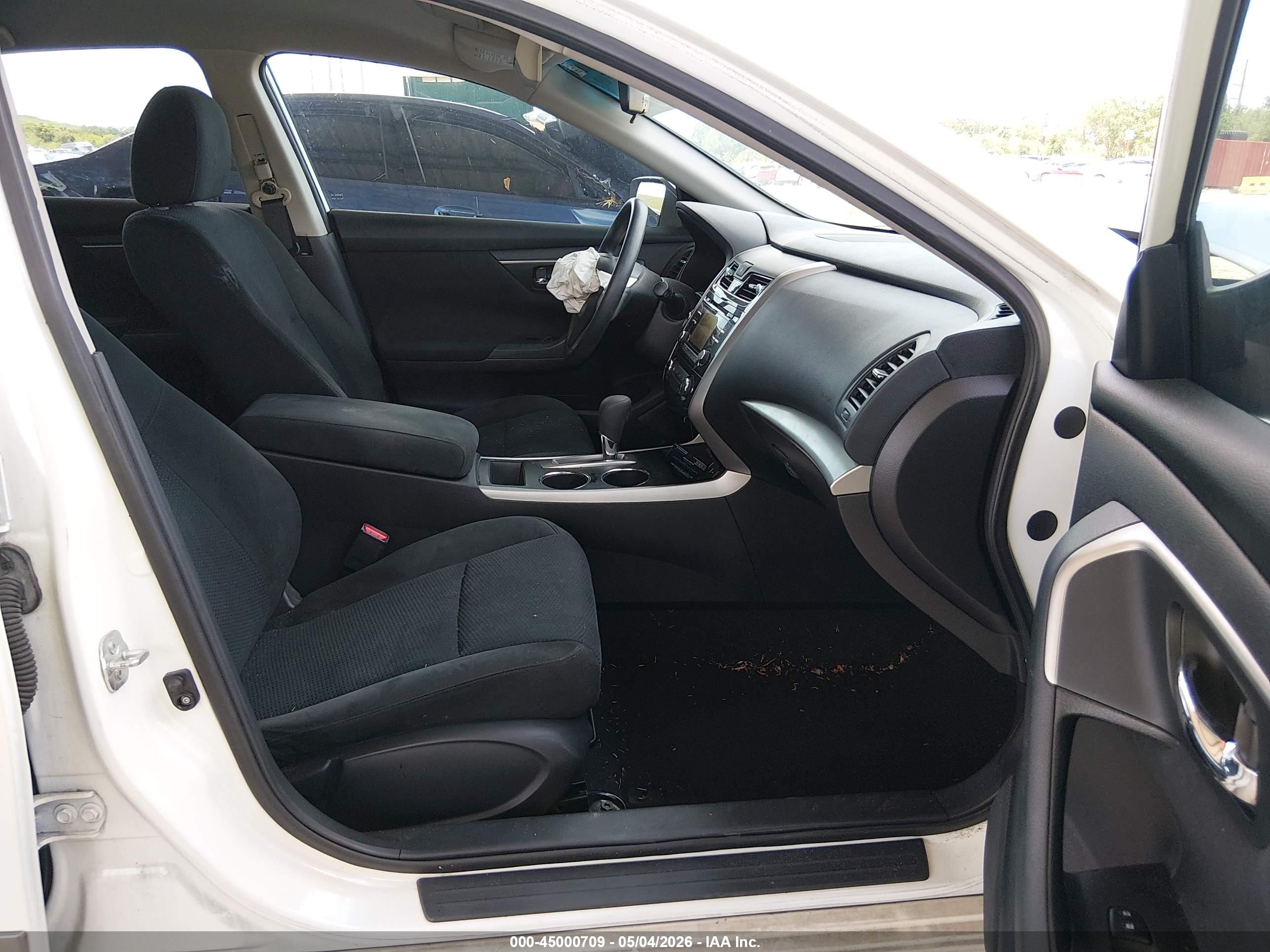 2015 Nissan Altima 2.5 S White vin: 1N4AL3APXFC217769