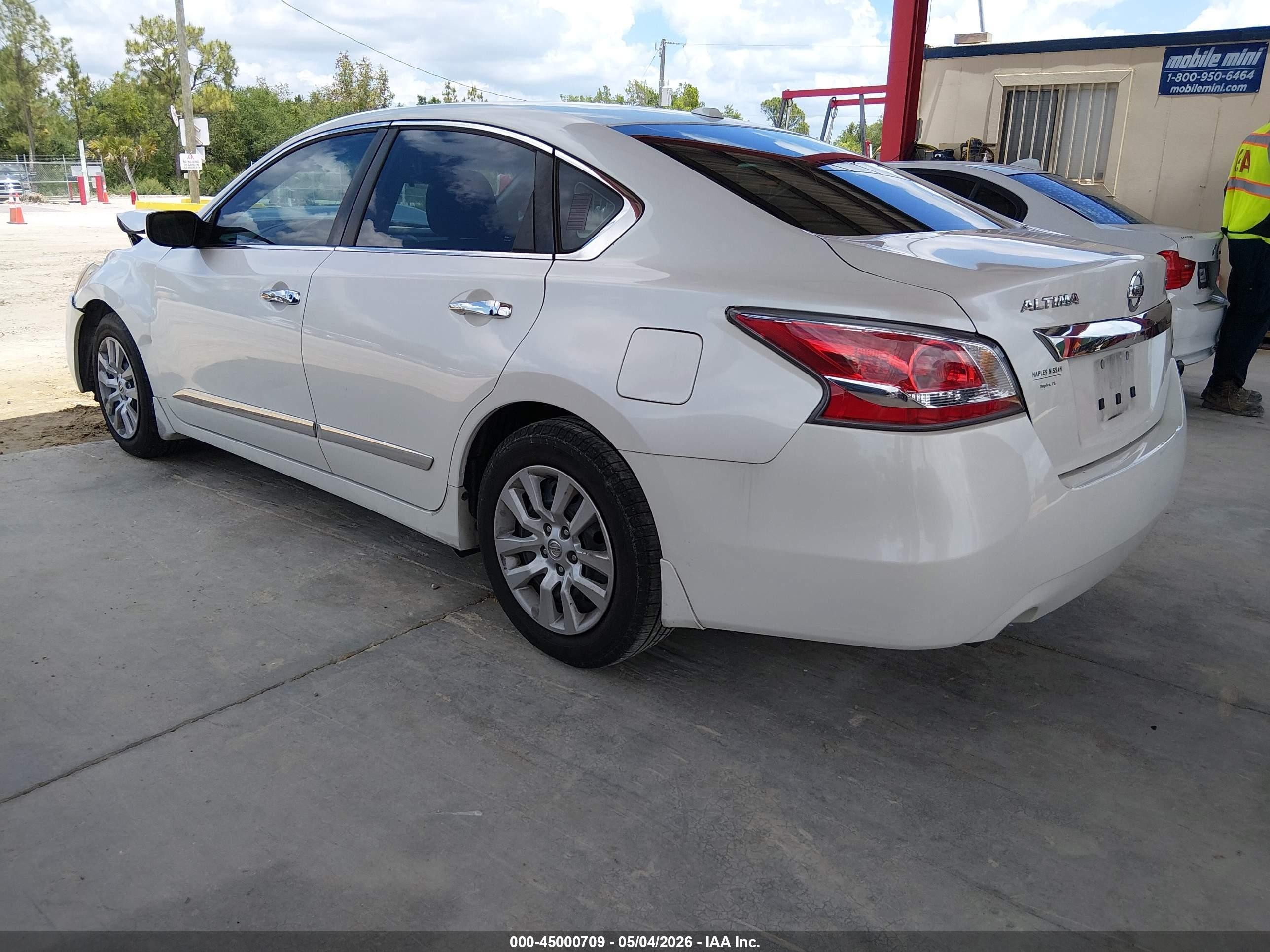 2015 Nissan Altima 2.5 S White vin: 1N4AL3APXFC217769