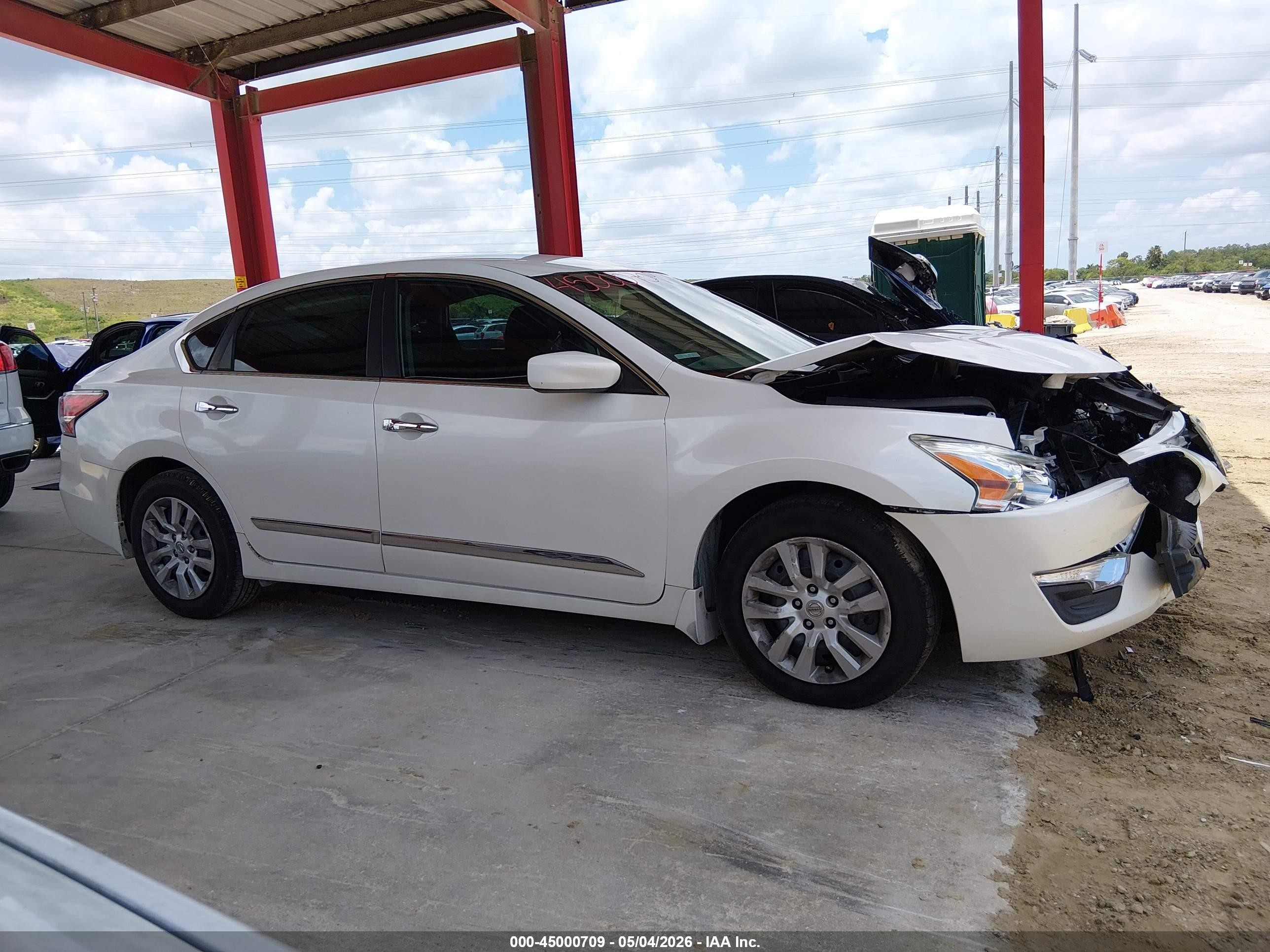 2015 Nissan Altima 2.5 S White vin: 1N4AL3APXFC217769