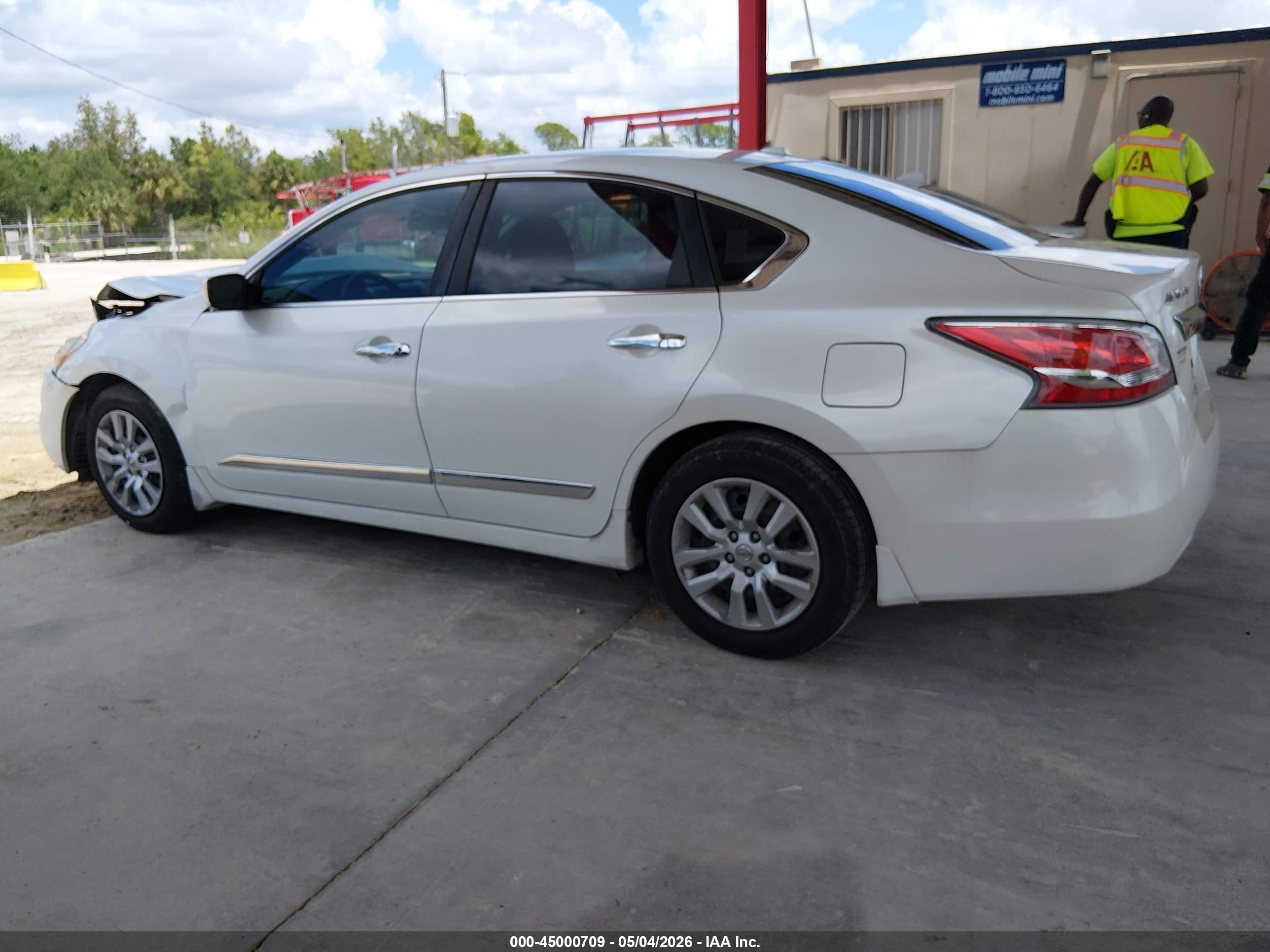 2015 Nissan Altima 2.5 S White vin: 1N4AL3APXFC217769