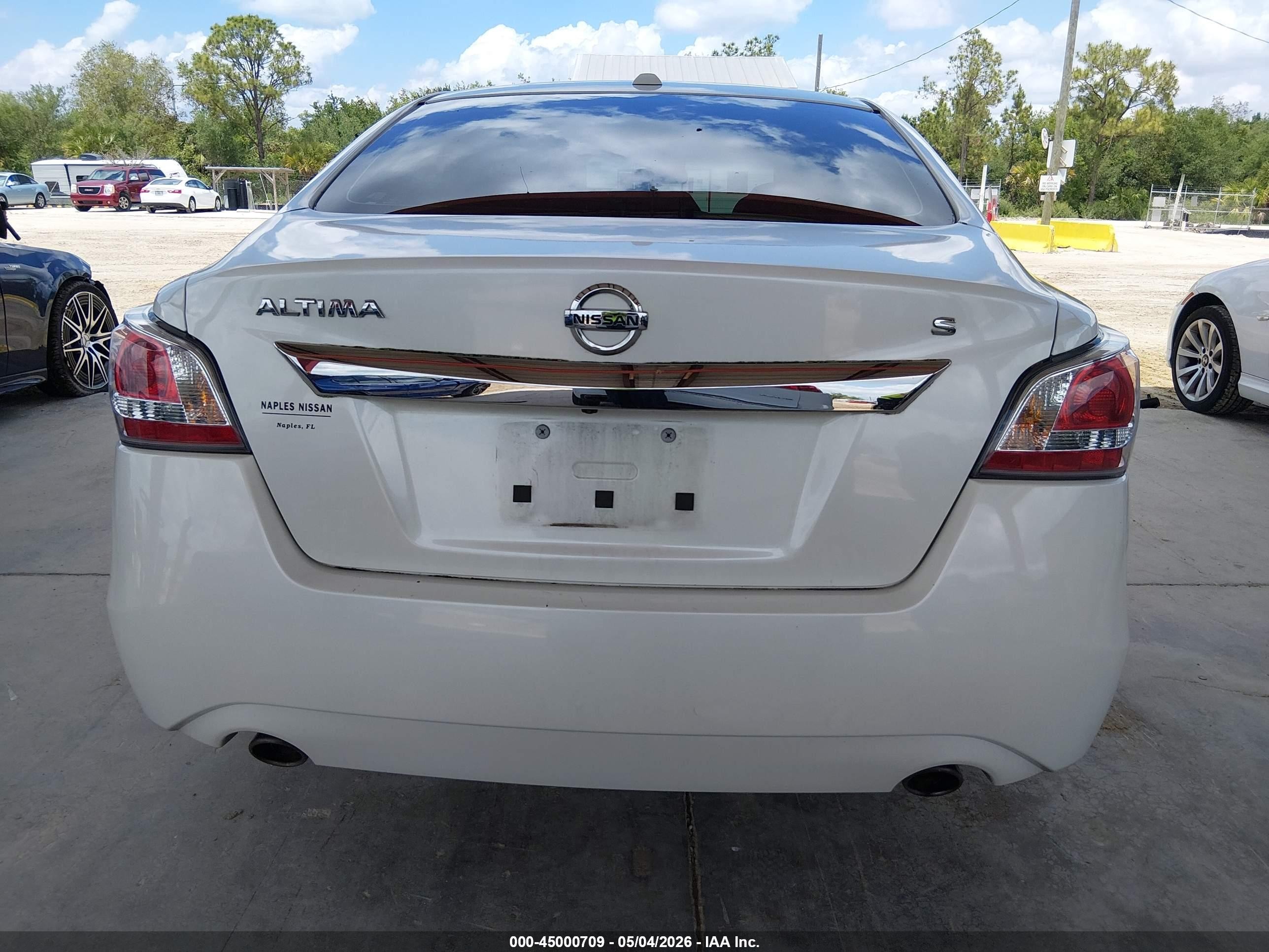 2015 Nissan Altima 2.5 S White vin: 1N4AL3APXFC217769