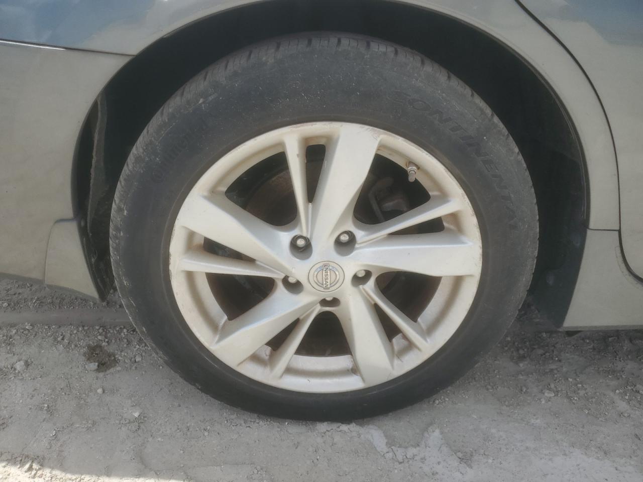 2015 Nissan Altima 2.5 Sv Gray vin: 1N4AL3APXFC230618 Damage: Right Rear Wheel, Curb Rash, 9 To 10 Inches