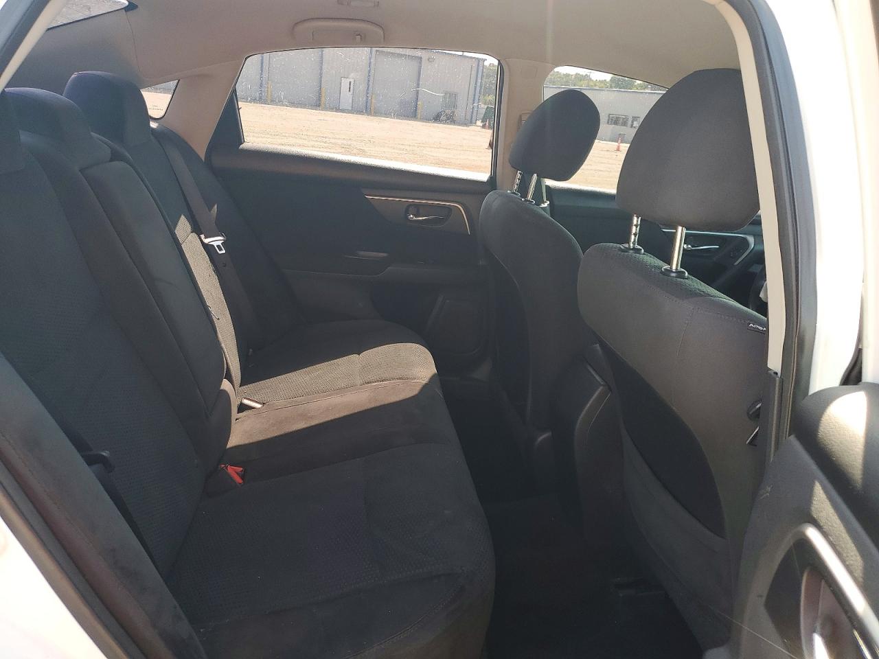 2015 Nissan Altima 2.5 S White vin: 1N4AL3APXFC243823