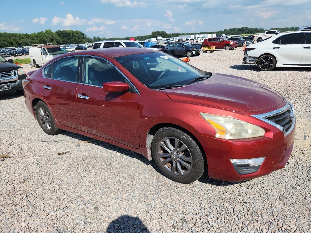 2015 Nissan Altima 2.5 S Red vin: 1N4AL3APXFC252098