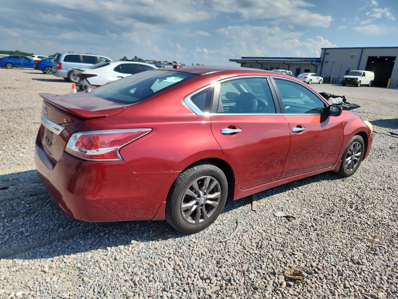 2015 Nissan Altima 2.5 S Red vin: 1N4AL3APXFC252098