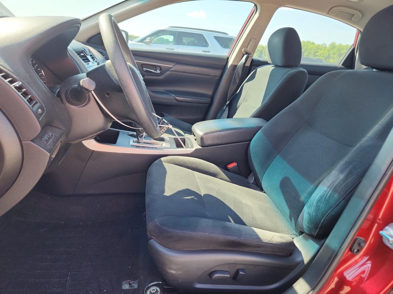 2015 Nissan Altima 2.5 S Red vin: 1N4AL3APXFC252098