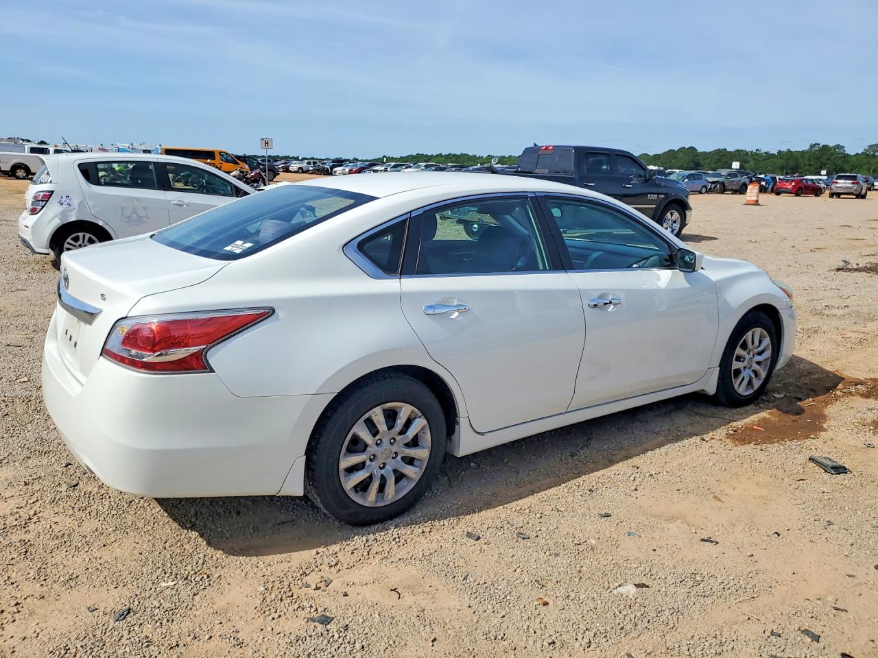 2015 Nissan Altima 2.5 S White vin: 1N4AL3APXFC265322