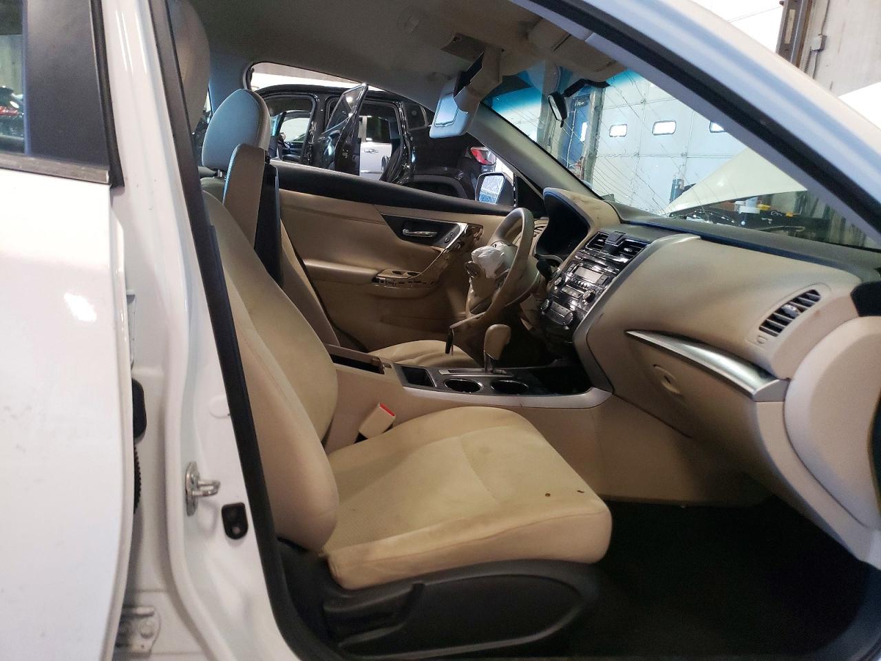 2015 Nissan Altima 2.5 S White vin: 1N4AL3APXFC275655