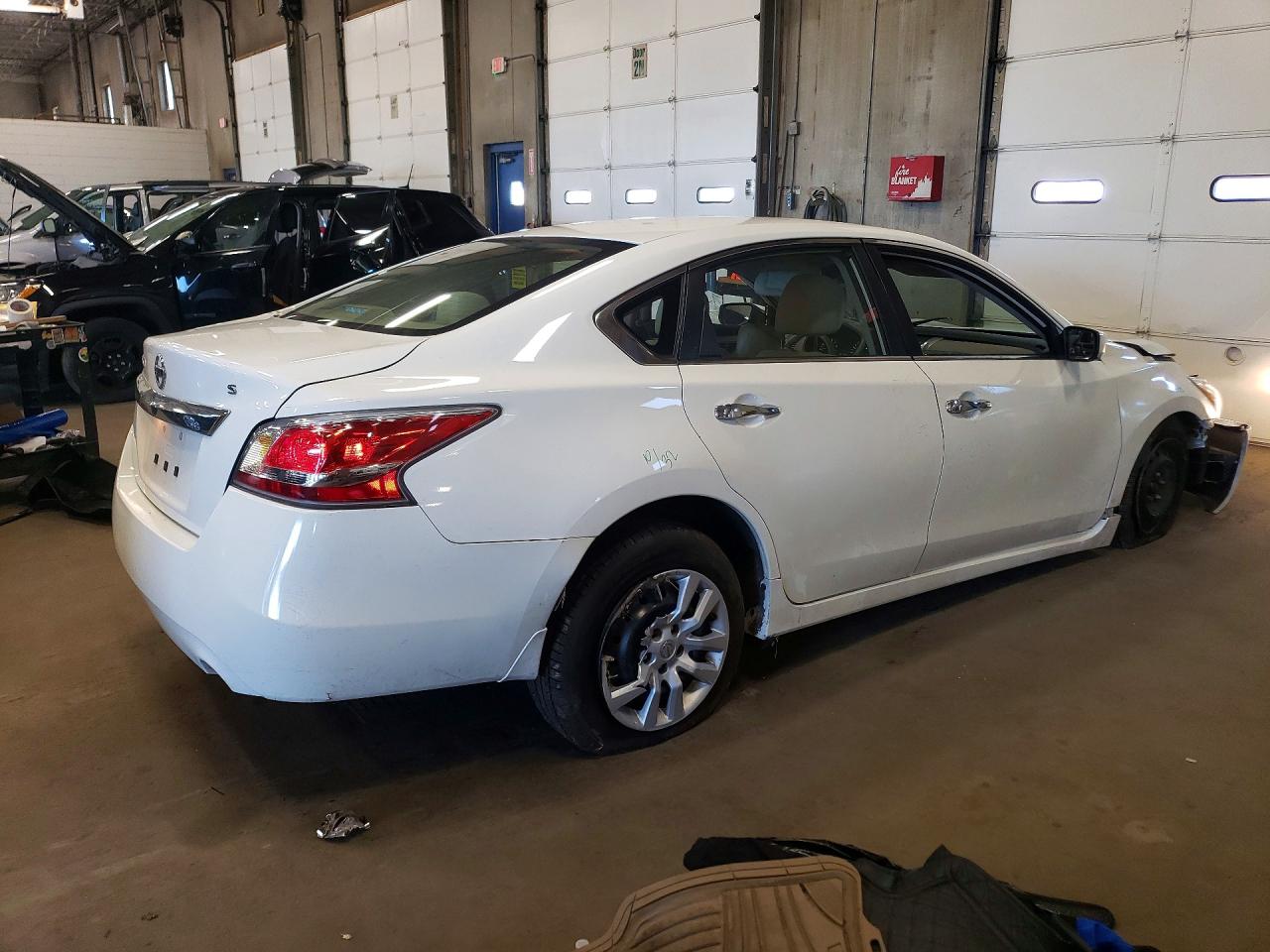 2015 Nissan Altima 2.5 S White vin: 1N4AL3APXFC275655