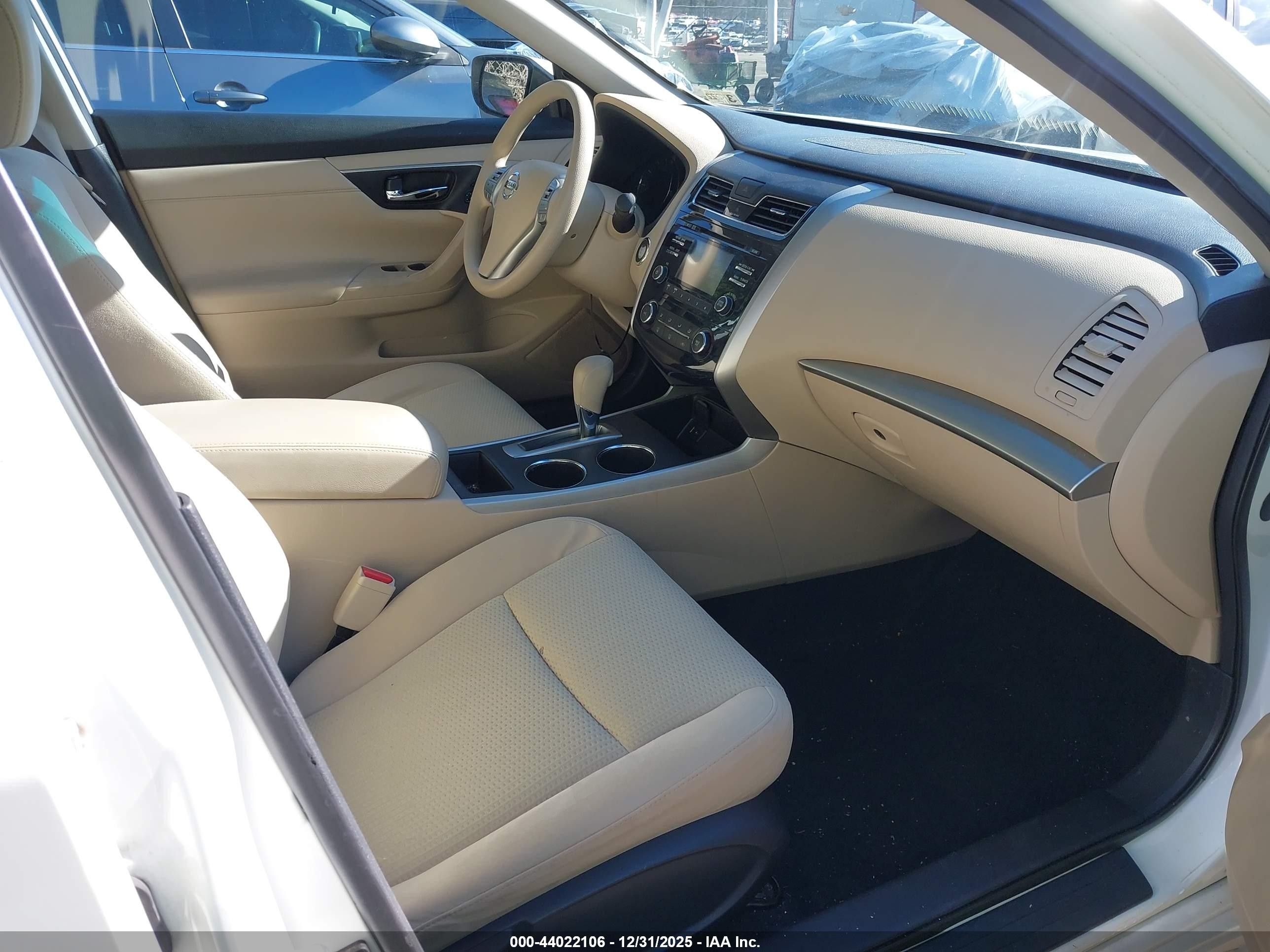 2015 Nissan Altima 2.5 S White vin: 1N4AL3APXFC284422