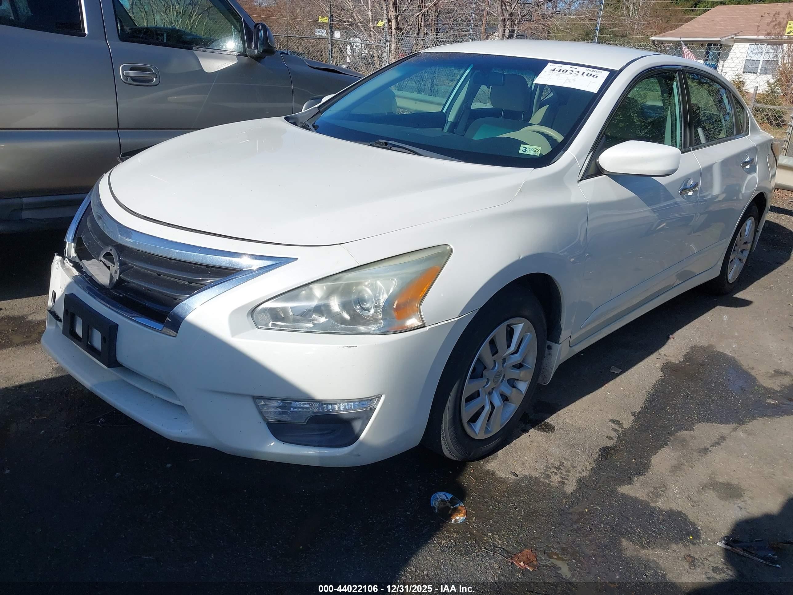 2015 Nissan Altima 2.5 S White vin: 1N4AL3APXFC284422
