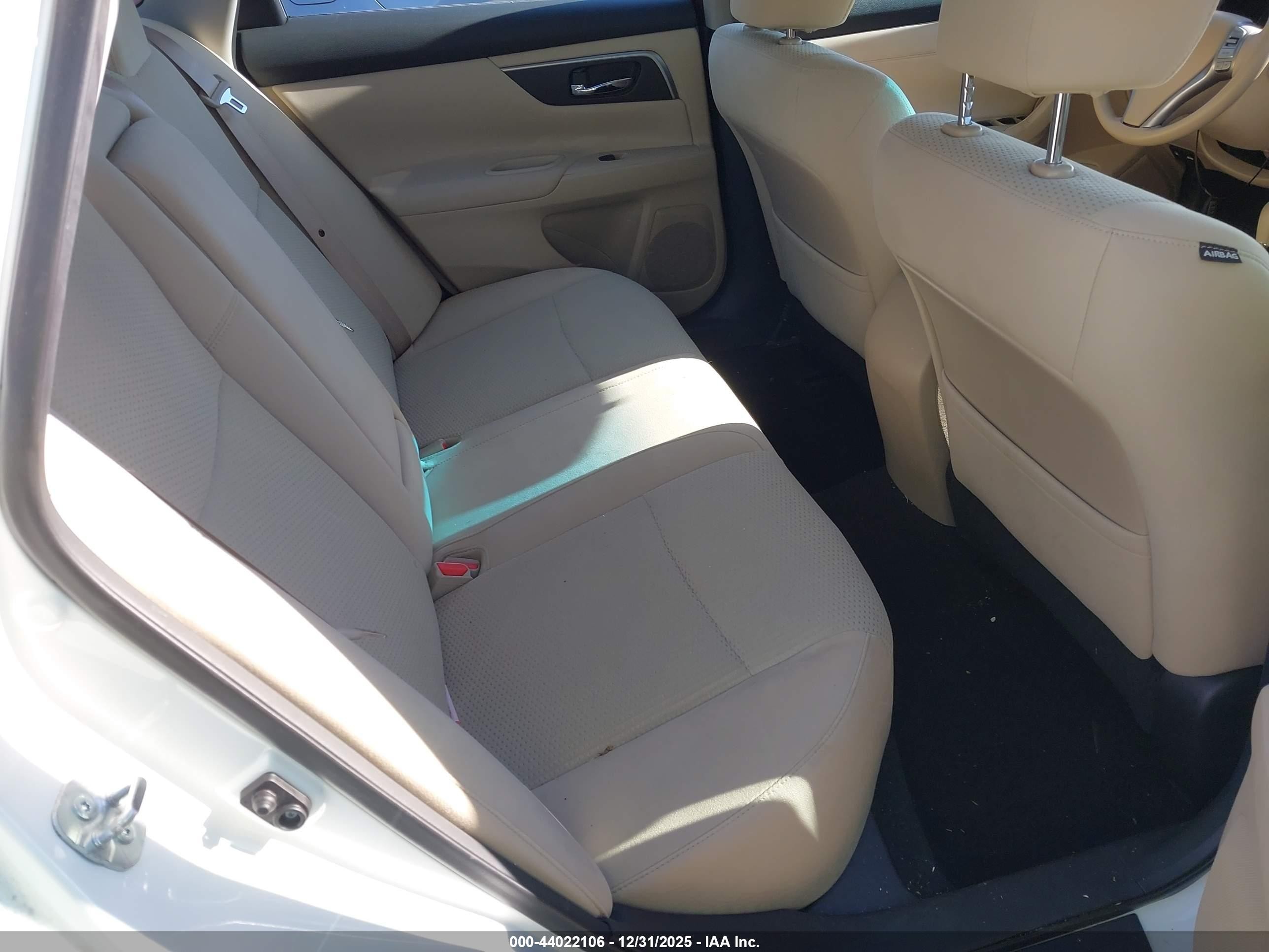 2015 Nissan Altima 2.5 S White vin: 1N4AL3APXFC284422