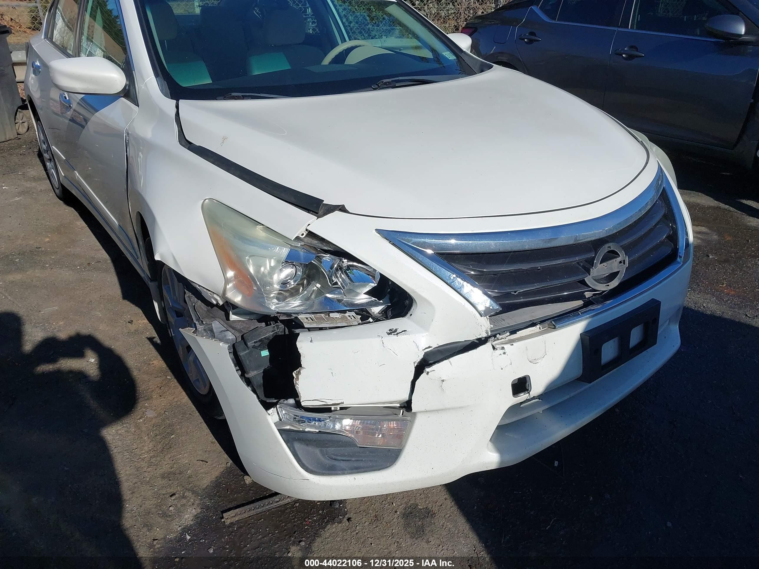 2015 Nissan Altima 2.5 S White vin: 1N4AL3APXFC284422