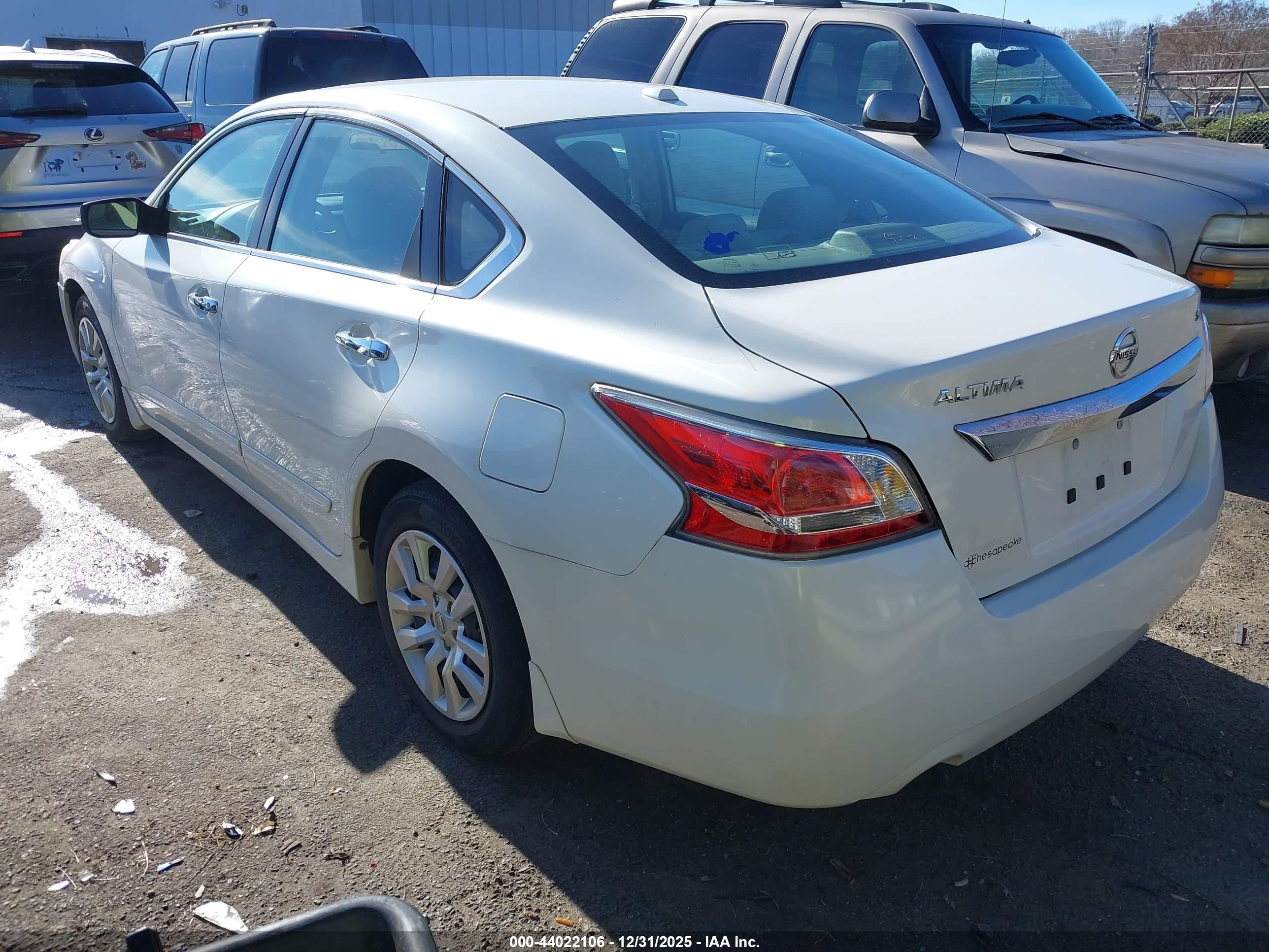 2015 Nissan Altima 2.5 S White vin: 1N4AL3APXFC284422