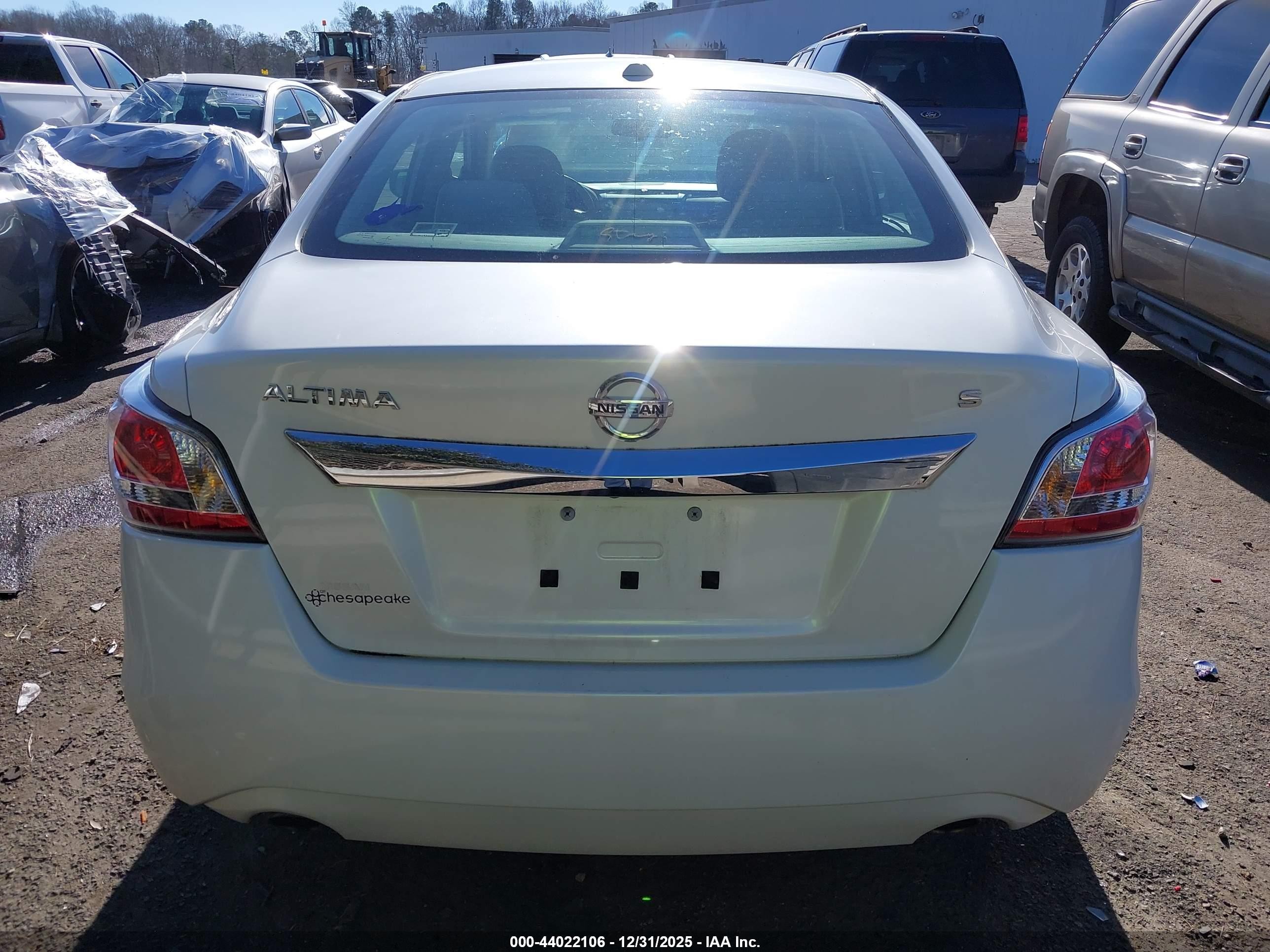 2015 Nissan Altima 2.5 S White vin: 1N4AL3APXFC284422