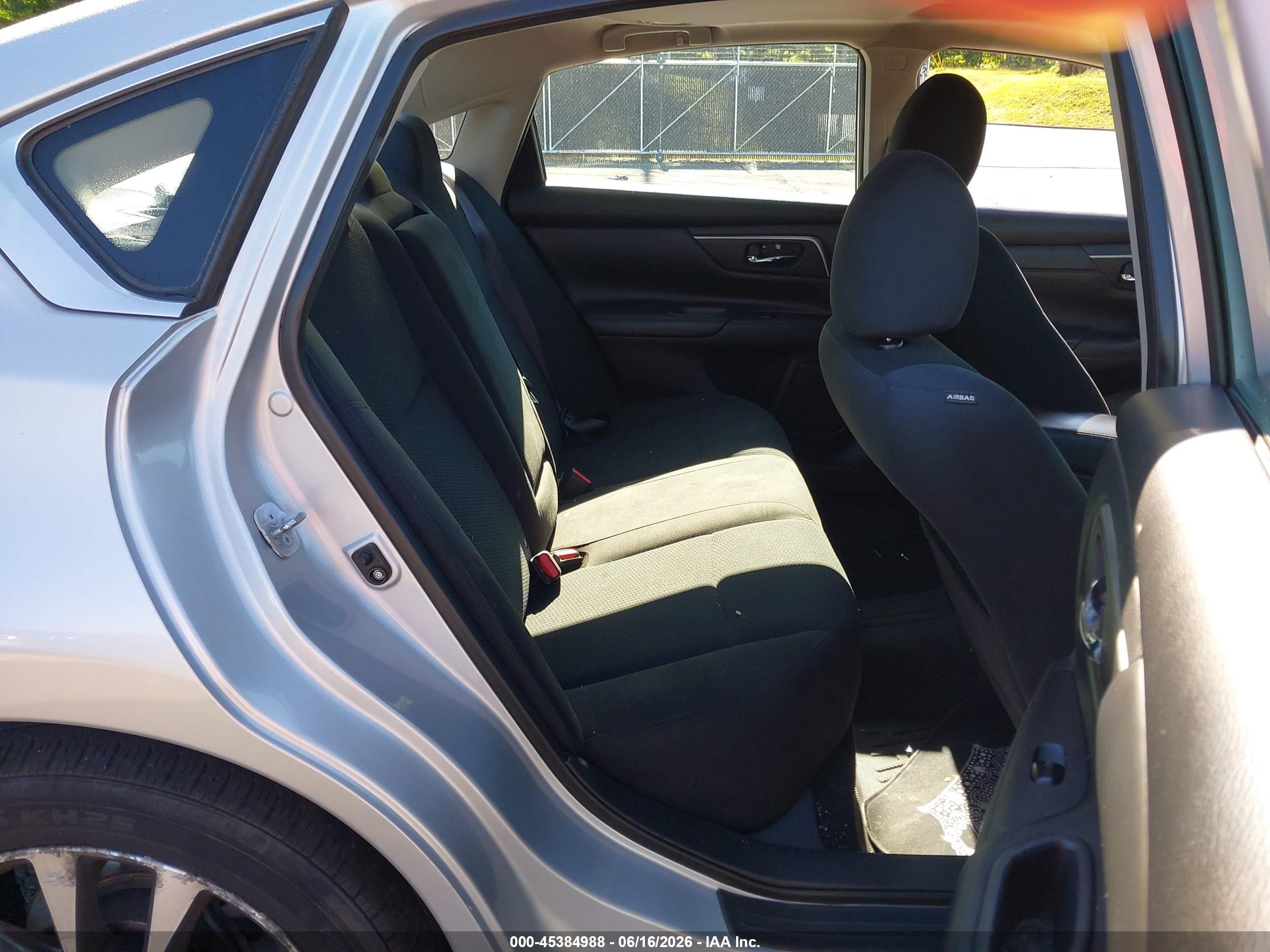 2015 Nissan Altima 2.5 Sv Silver vin: 1N4AL3APXFC426431