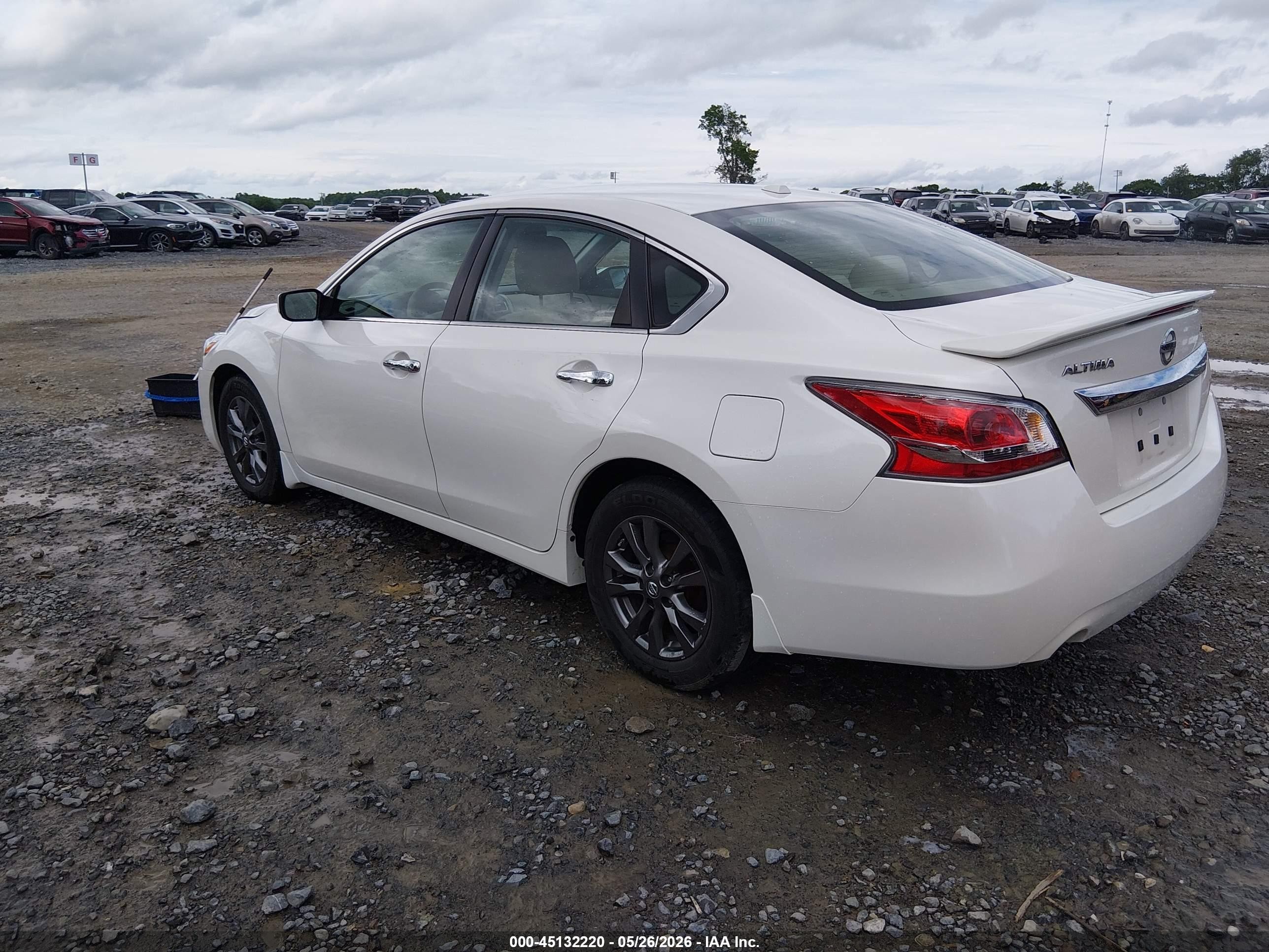 2015 Nissan Altima 2.5 S White vin: 1N4AL3APXFC443116