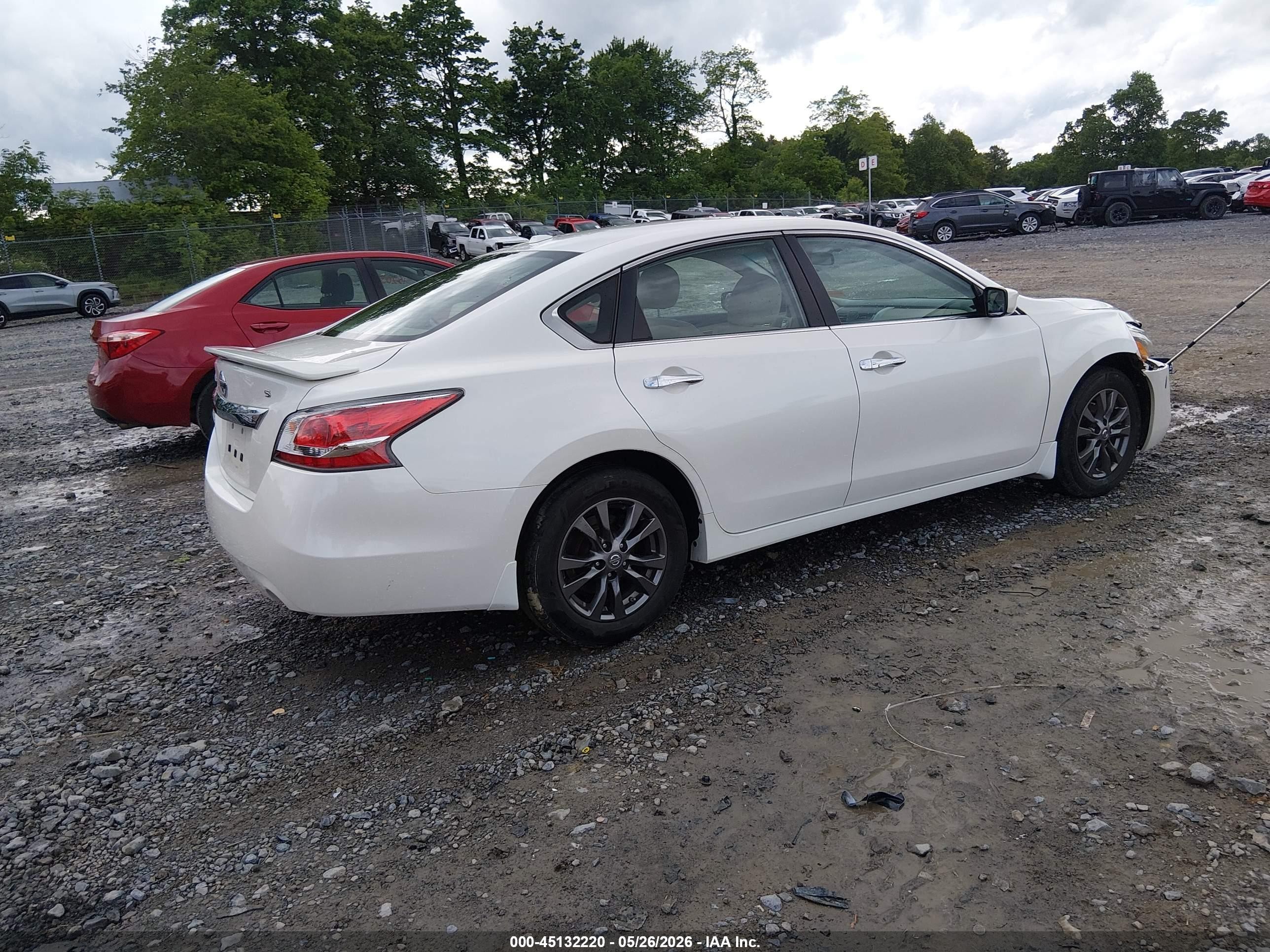 2015 Nissan Altima 2.5 S White vin: 1N4AL3APXFC443116