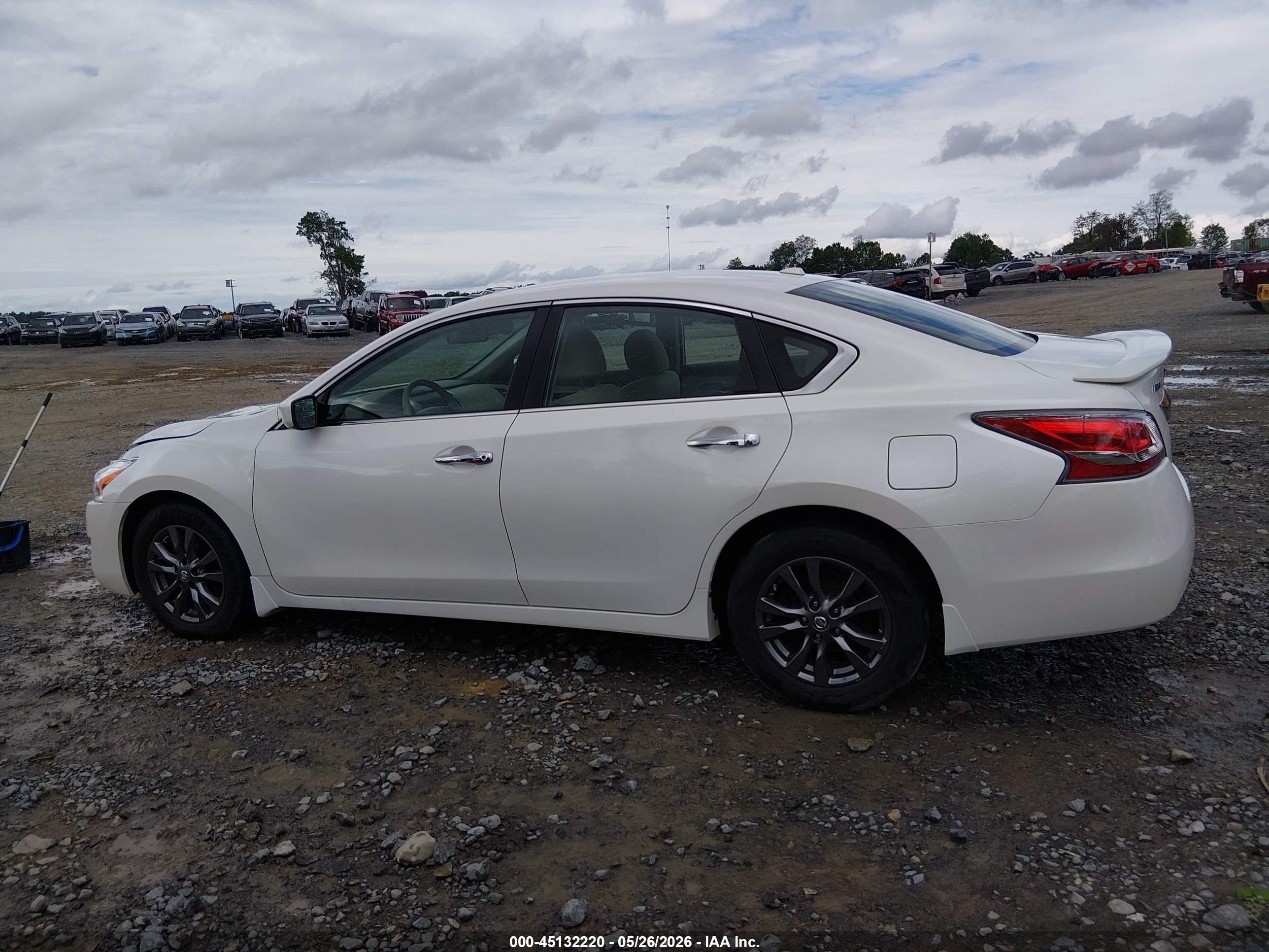 2015 Nissan Altima 2.5 S White vin: 1N4AL3APXFC443116