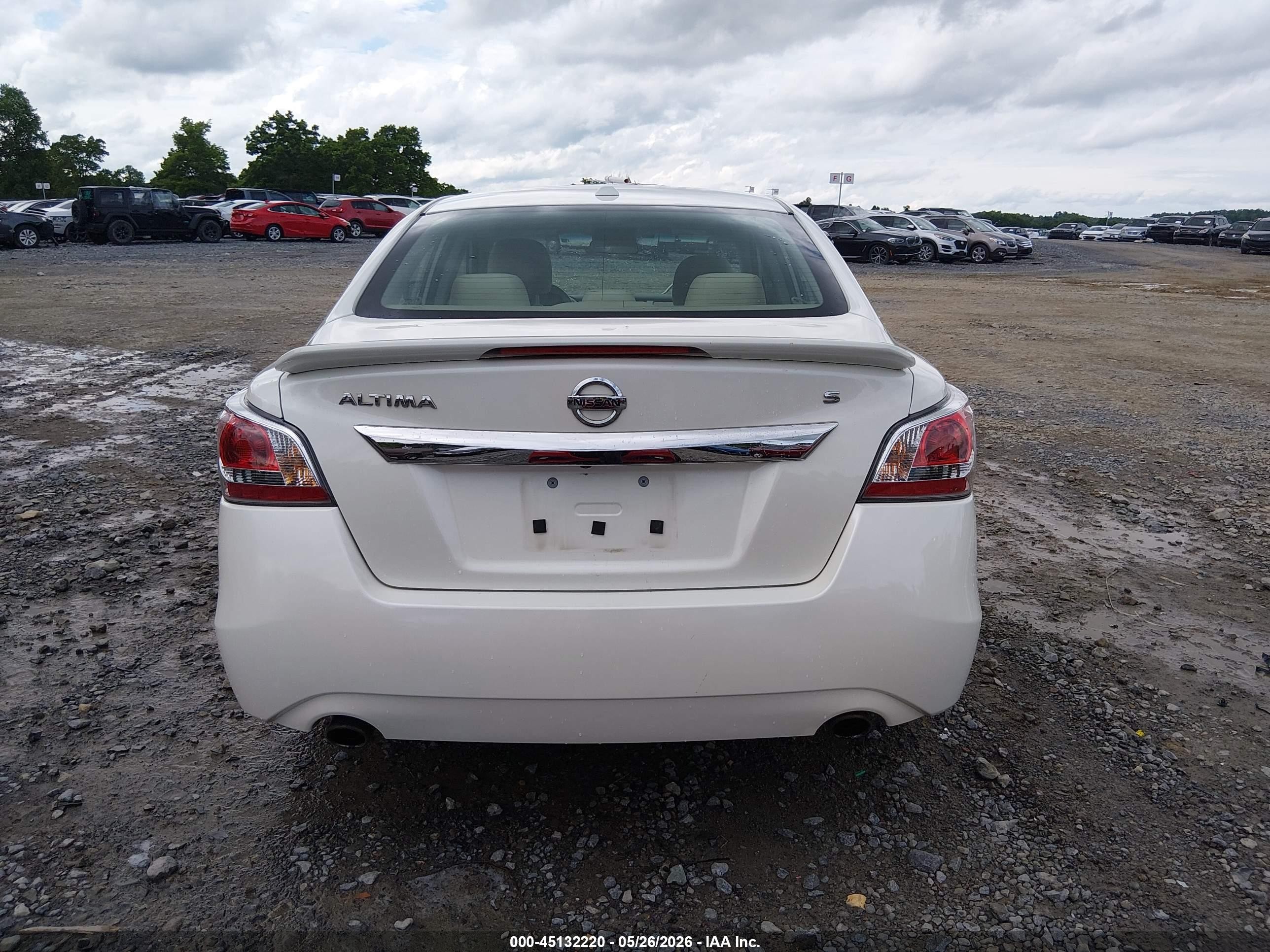 2015 Nissan Altima 2.5 S White vin: 1N4AL3APXFC443116