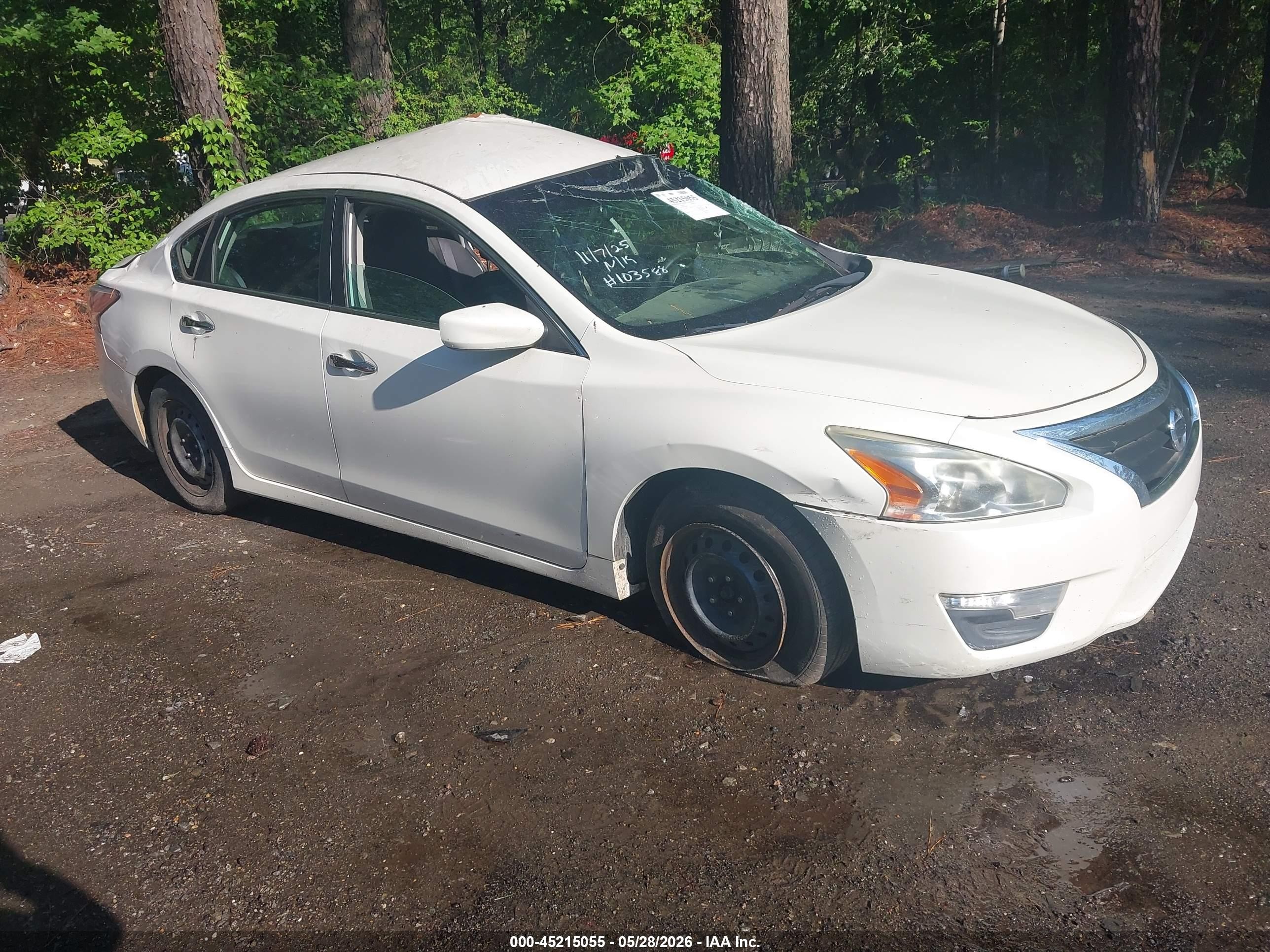 2015 Nissan Altima 2.5 S White vin: 1N4AL3APXFC454875