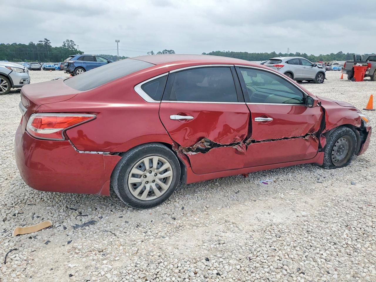 2015 Nissan Altima 2.5 S Red vin: 1N4AL3APXFC465195